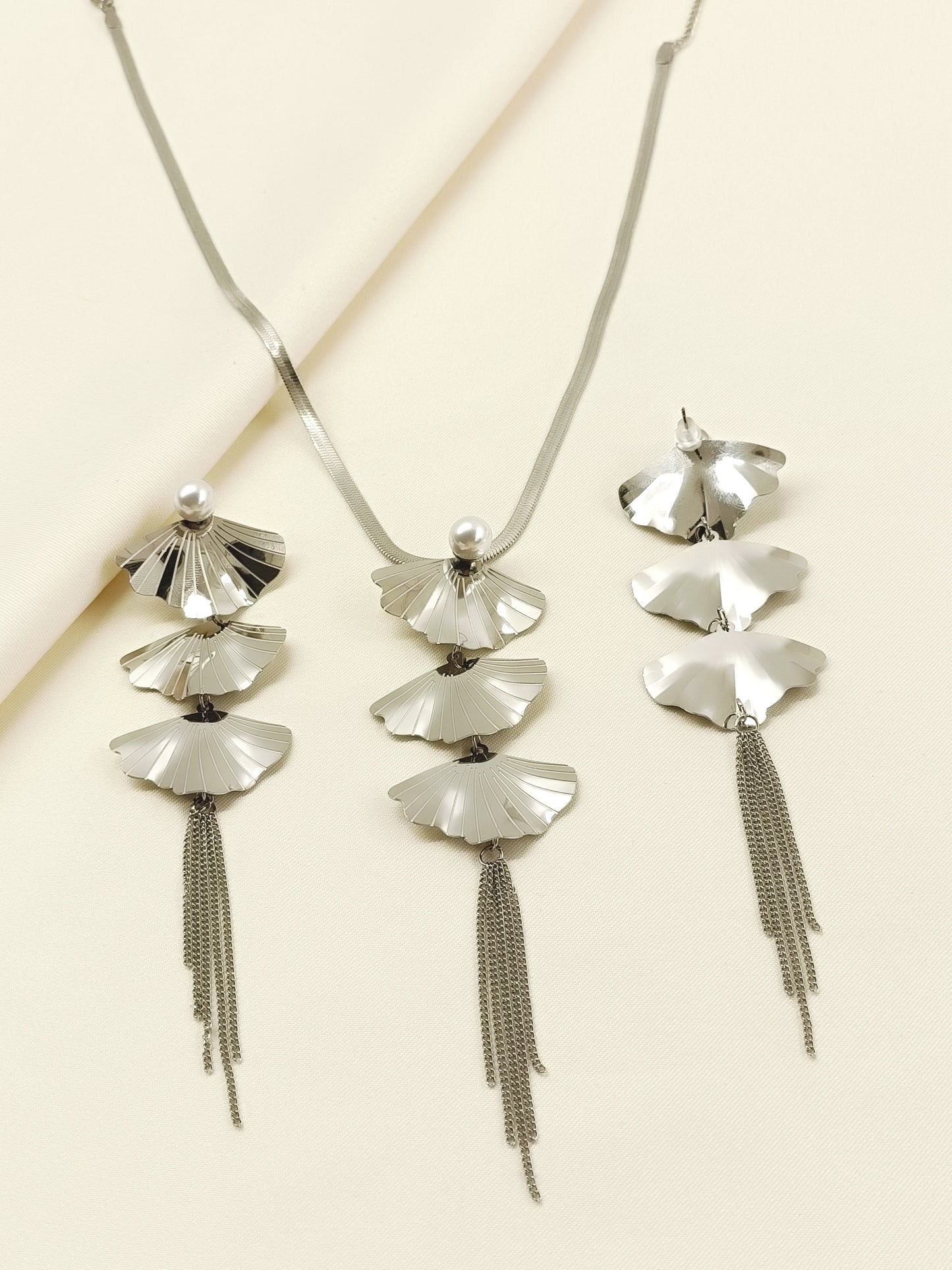 Lilyana Silver Western Necklace Set