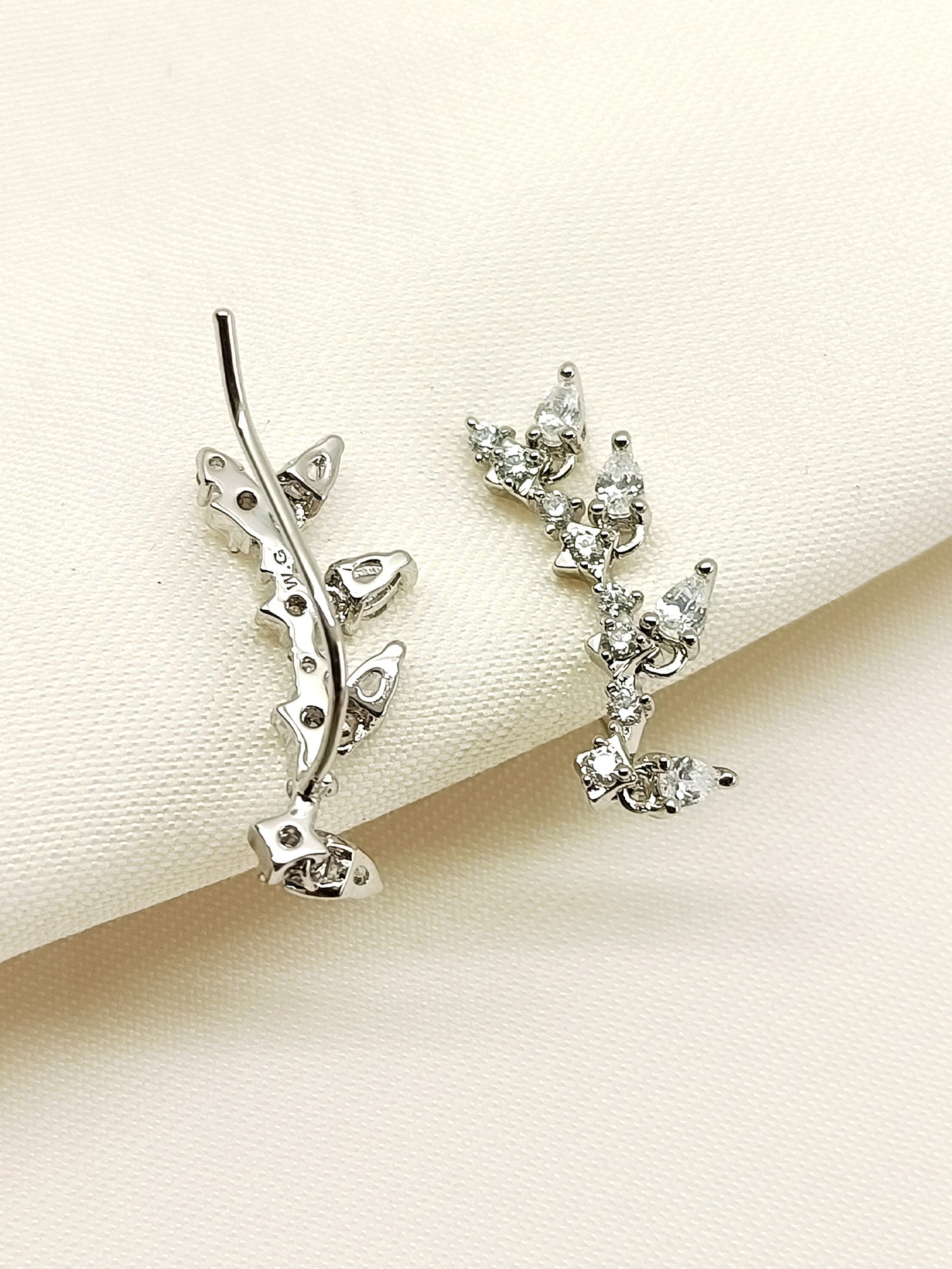 Divisha White American Diamond Earcuff