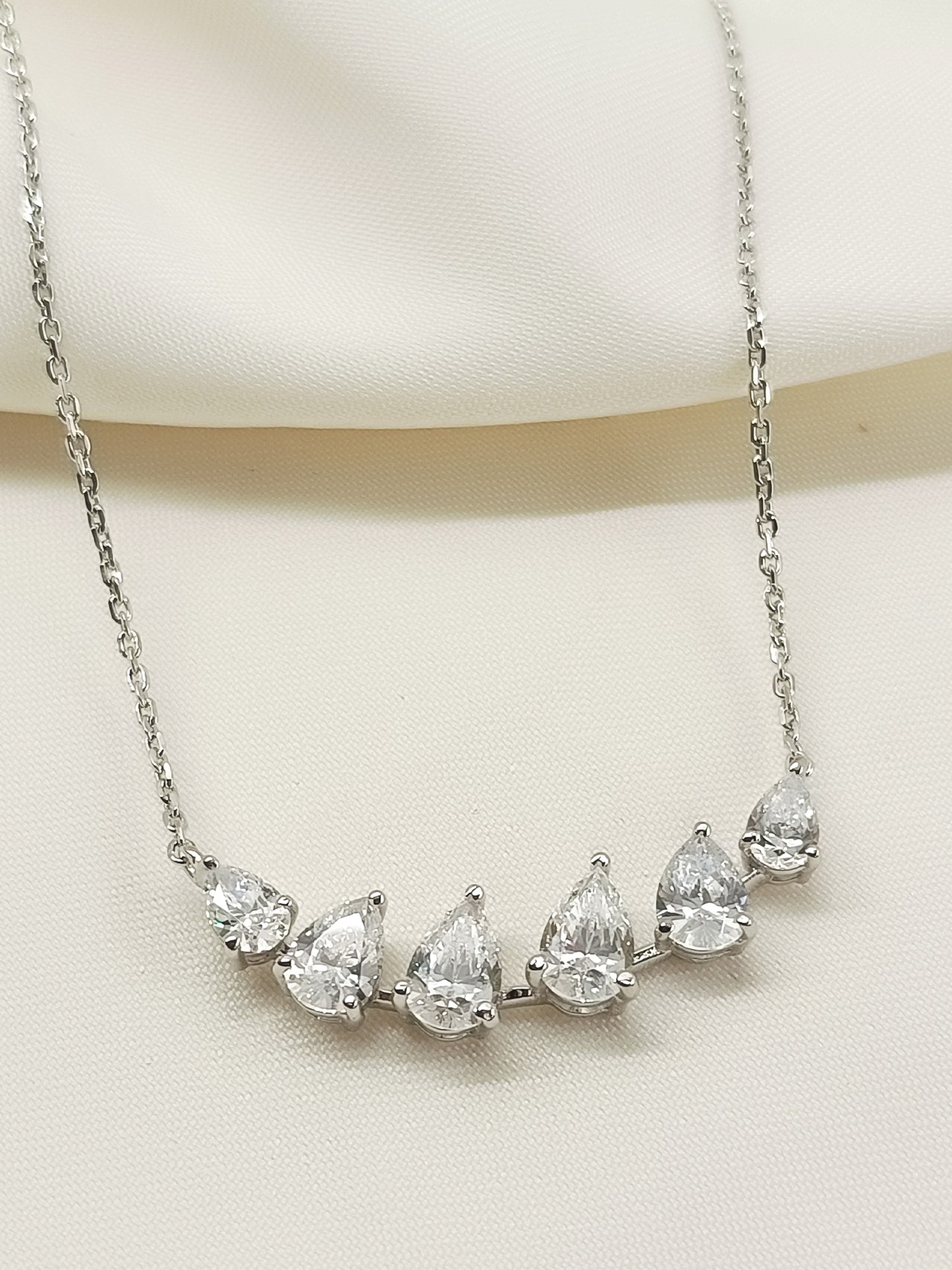 Taruna 92.5 Silver Swarovski Stone Pendal