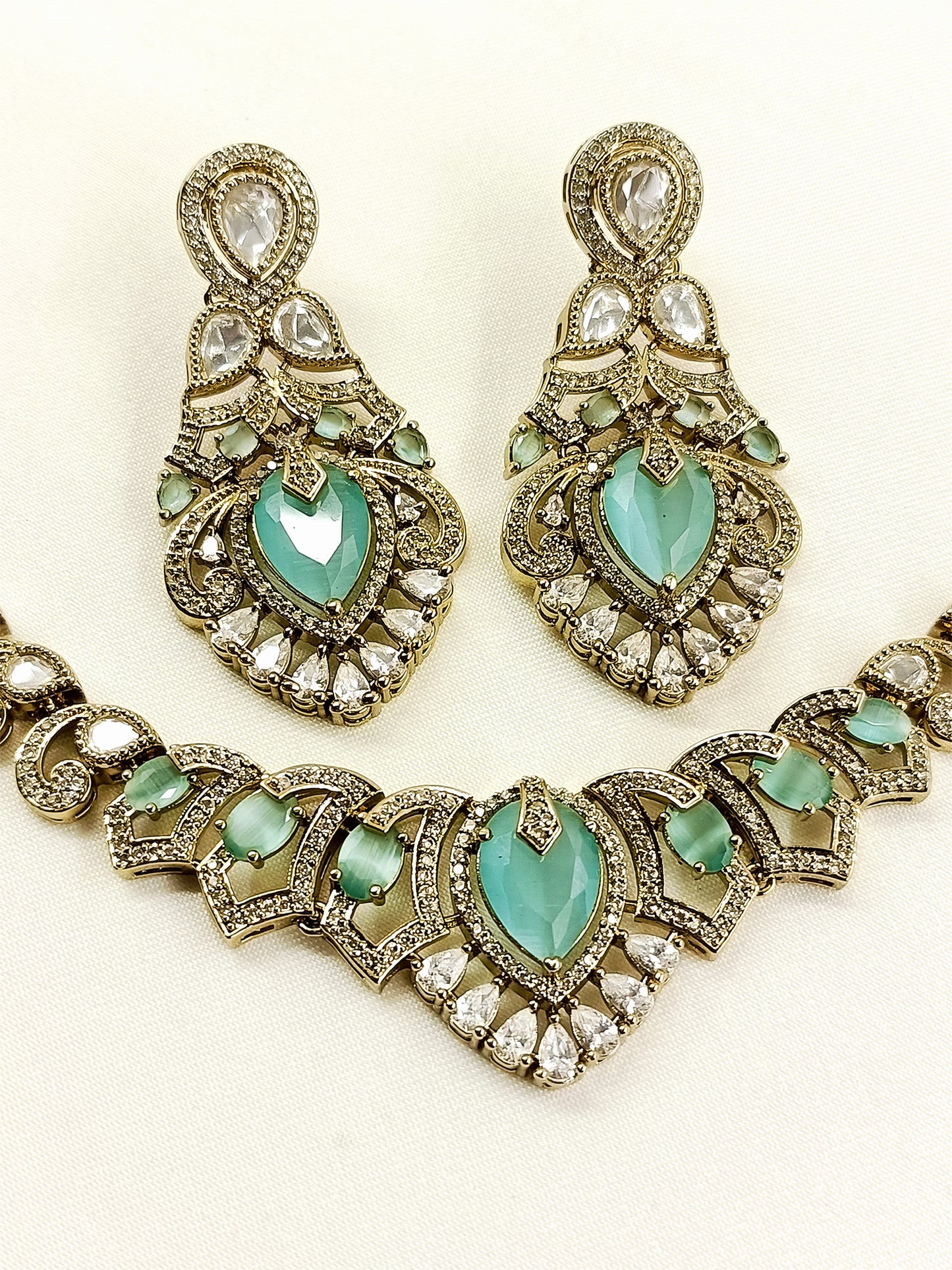 Sawya Mint Green Victorian Choker Set