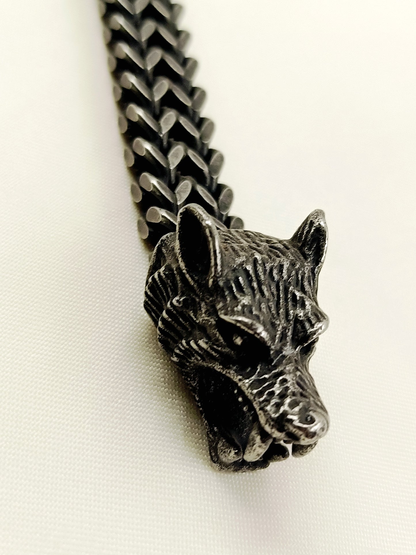Kaiyen Black Men's Wolf Head Chain Bracelet