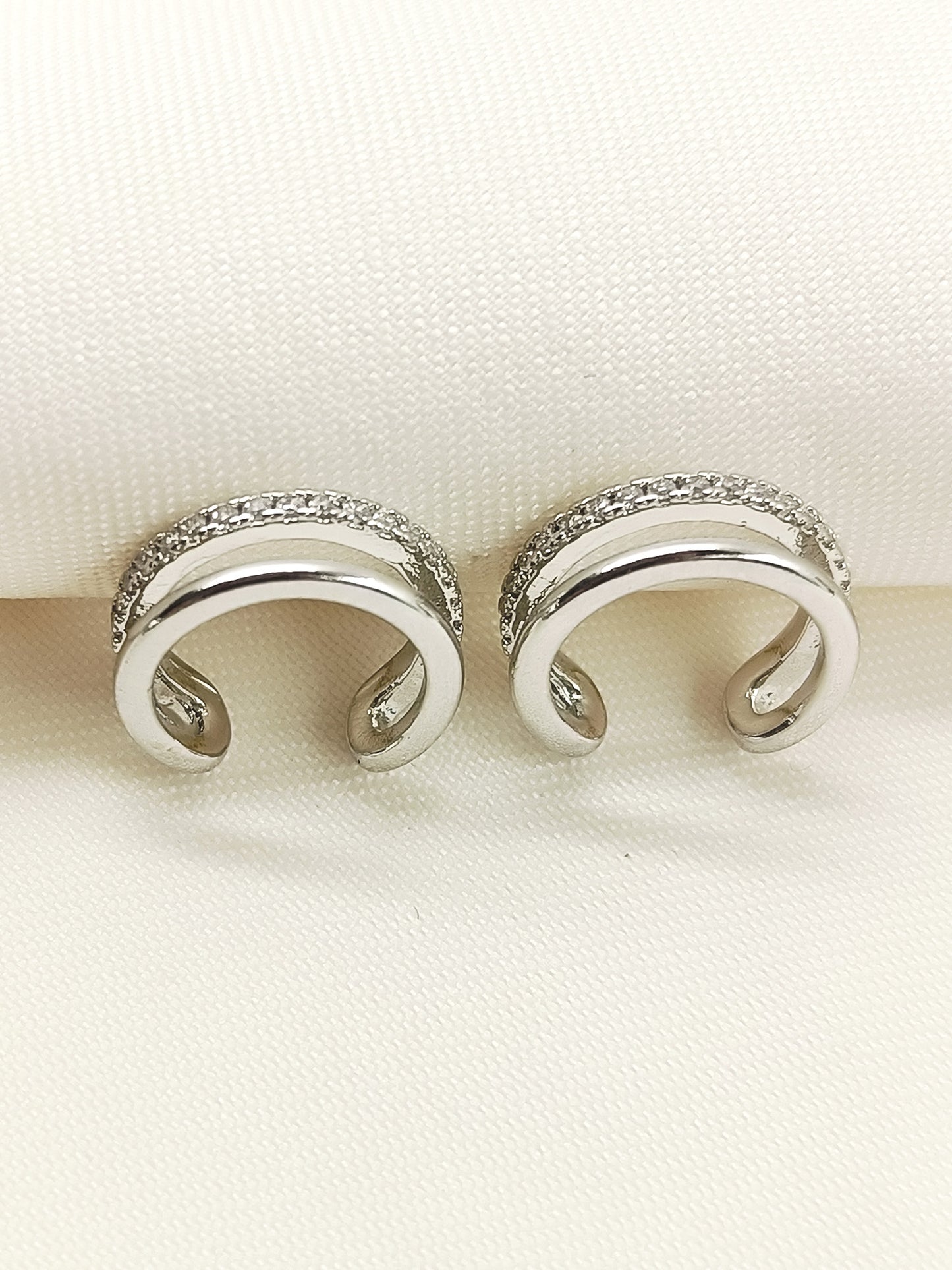 Kaash White American Diamond Earcuff