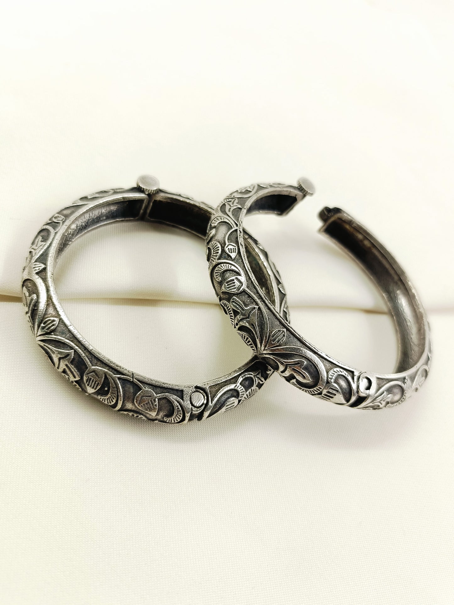 Tasmeera Silver Leaf Oxidized Bangles