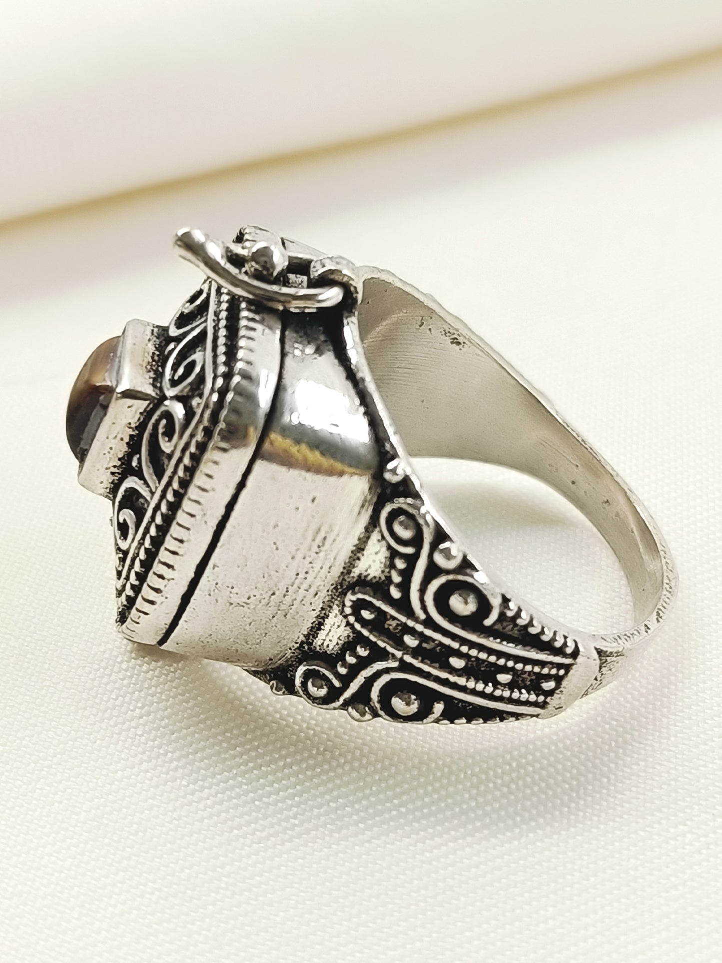 Kanik Brown Men's Finger Ring