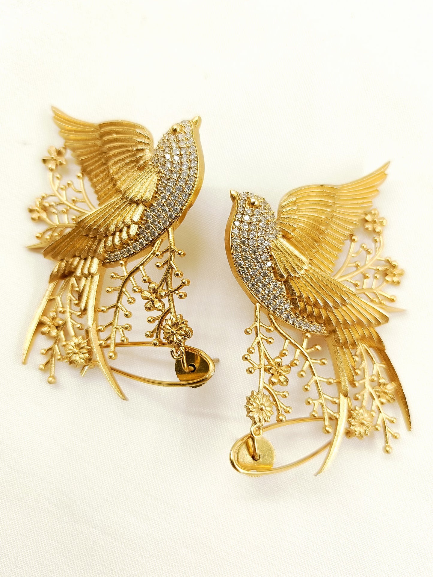Layla Boutique Golden Bird Ear Cuff