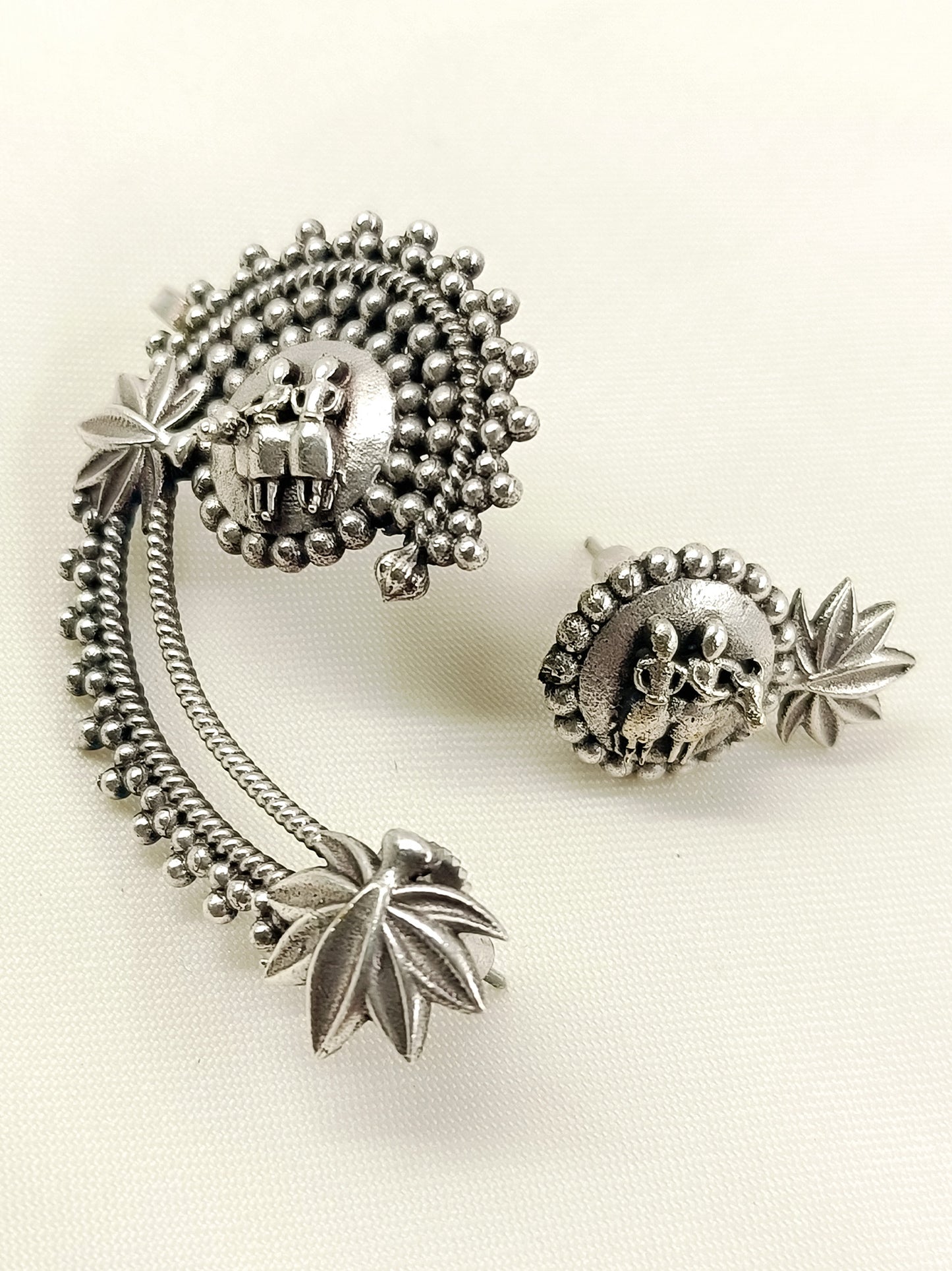 Hitesh Plain Men's Earring With Stud