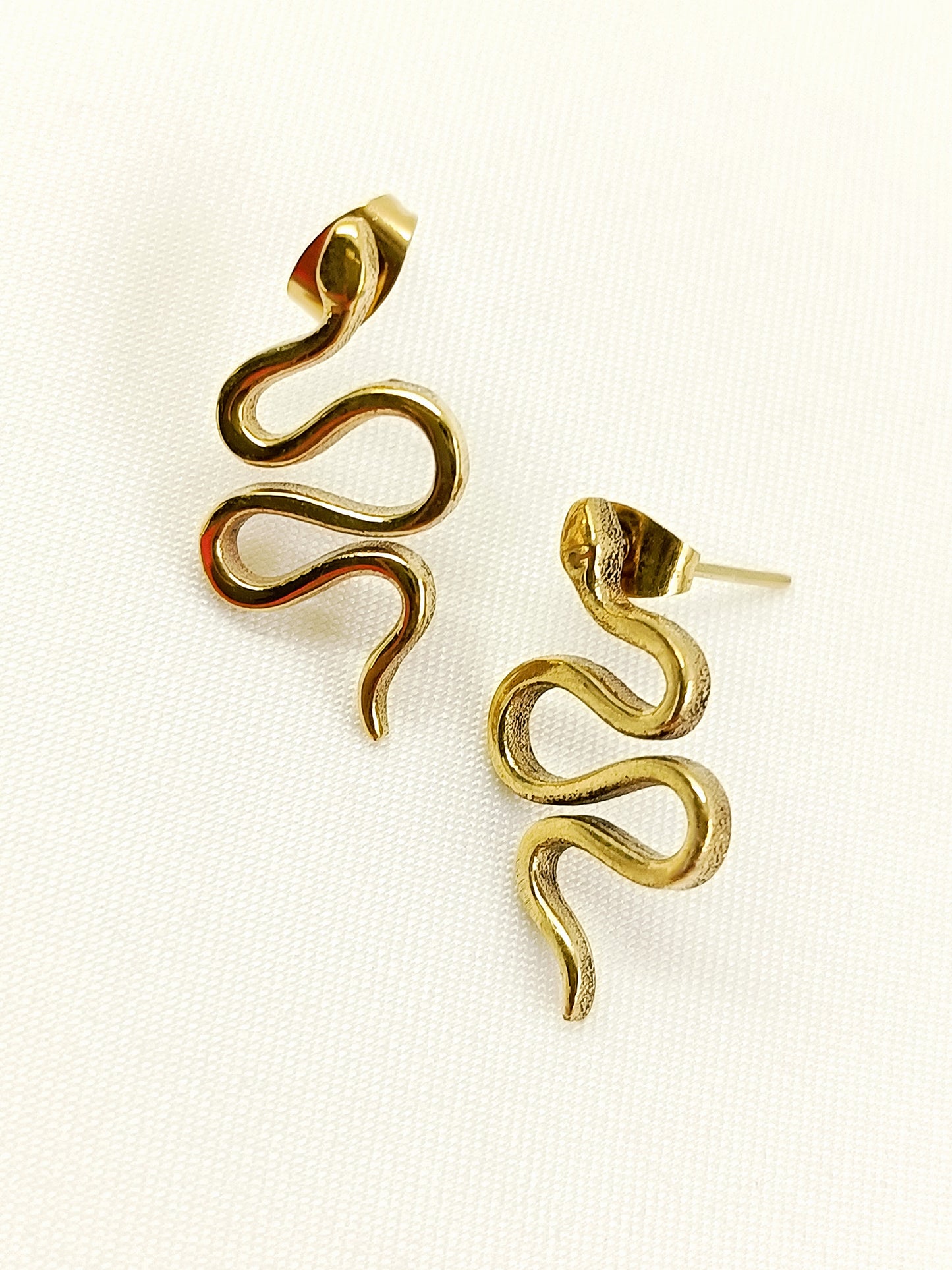 Lav Golden Snake Men's Earring