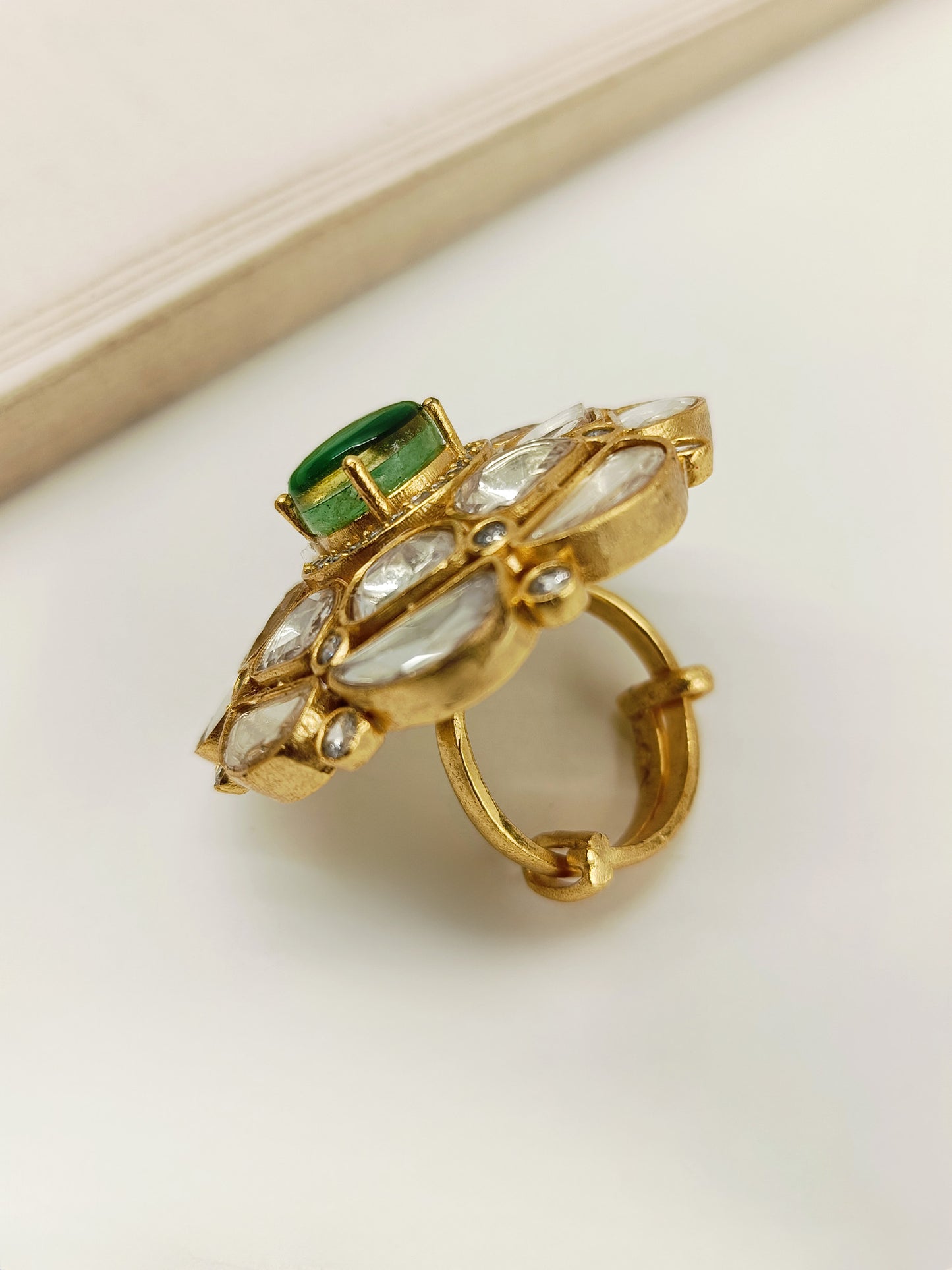 Akuti Emerald Kundan Finger Ring