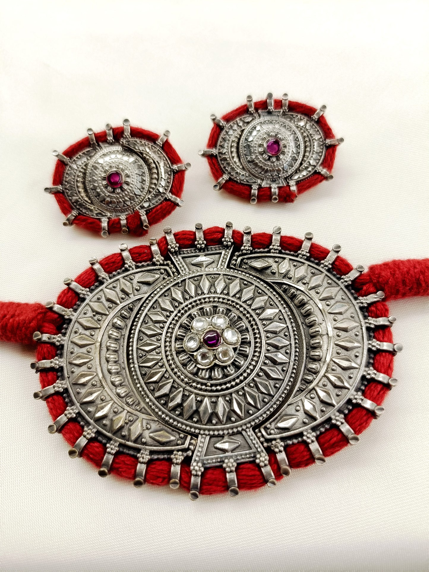Draupadi White Oxidized Choker Set