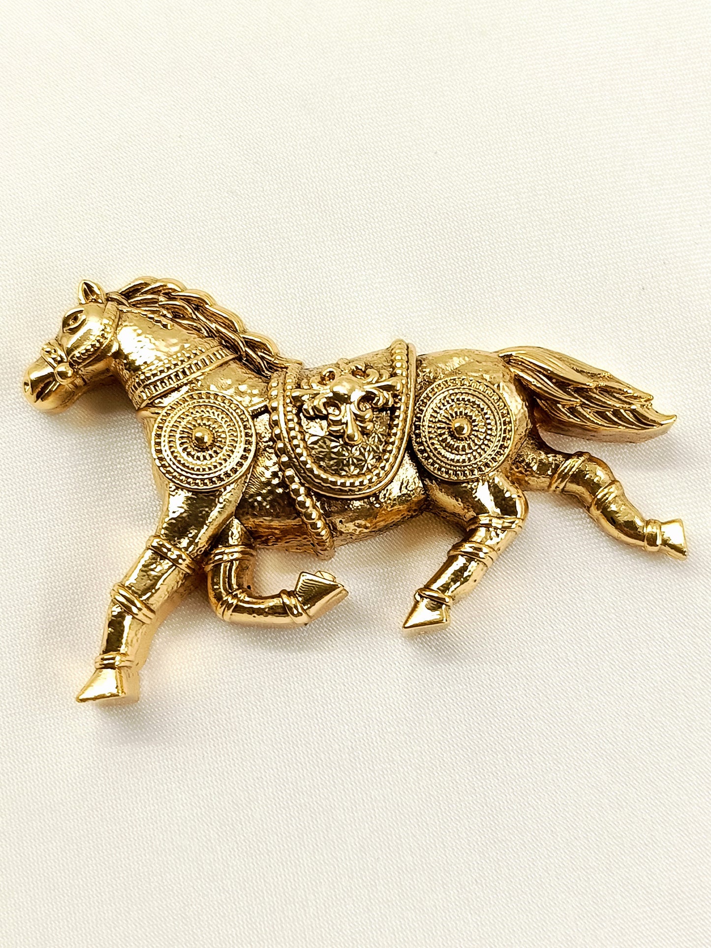 Prarthan Golden Horse Men's Brooch