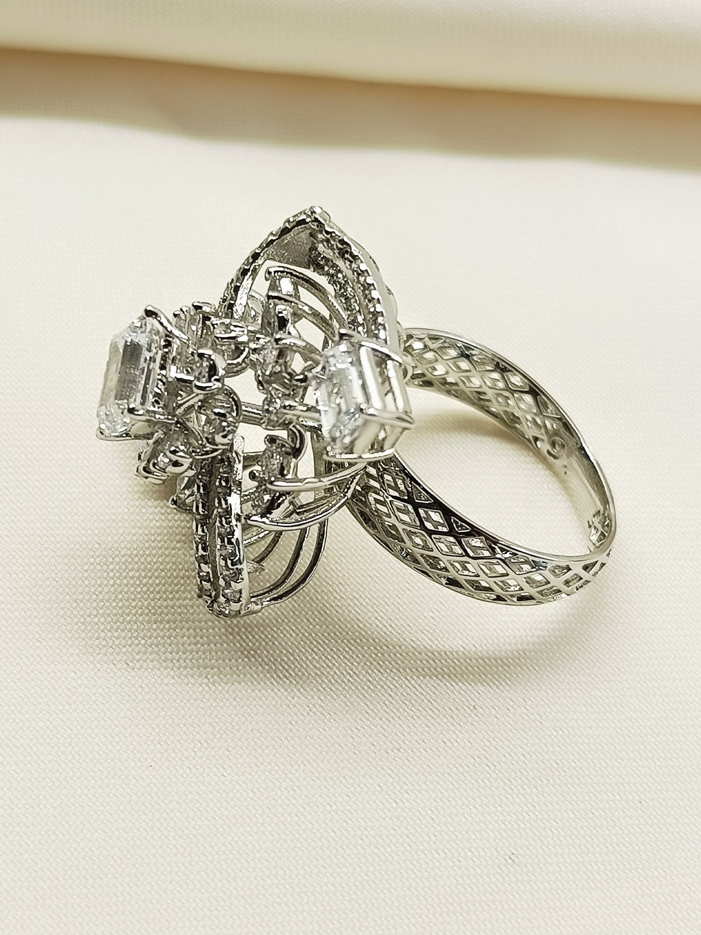 Gesa 92.5 Silver American Diamond Finger Ring