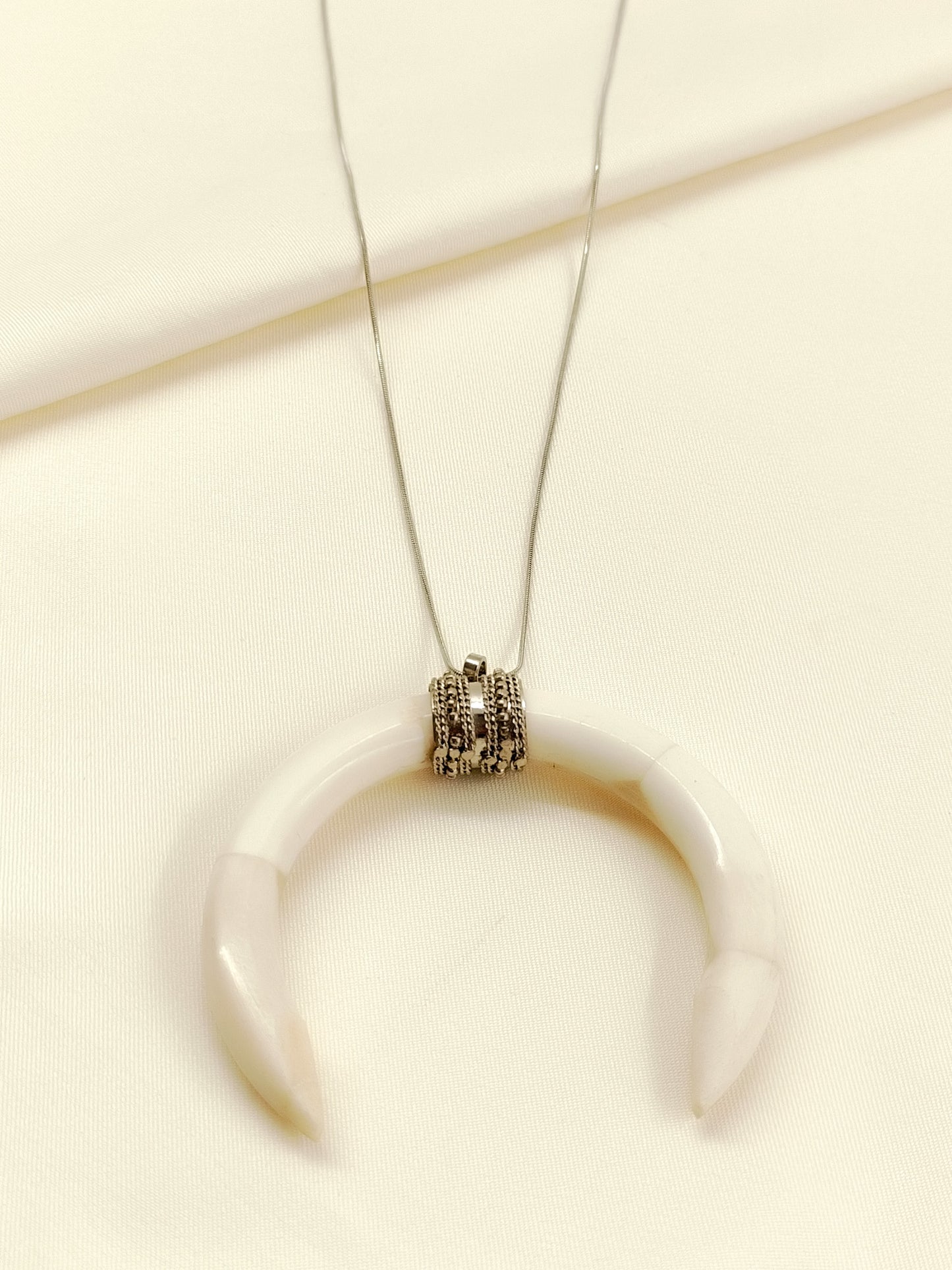 Mackenzie White Bone Men's Neckpiece