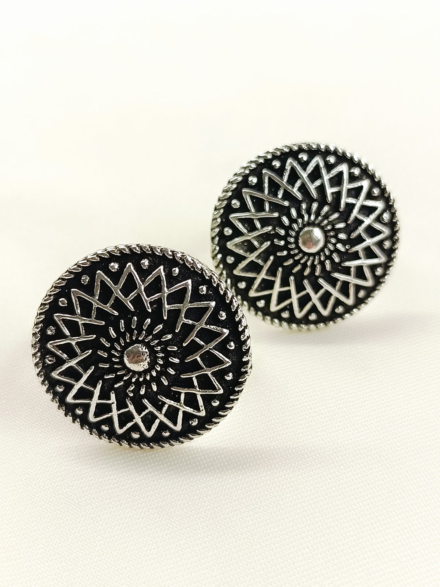 Nainika Silver Oxidized Star Mandala Toe Ring Pair