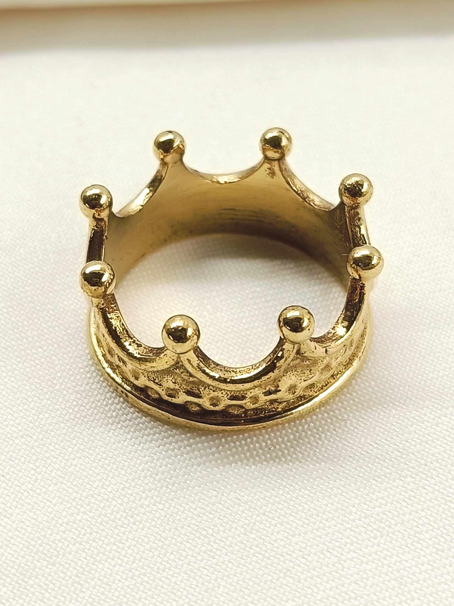Anvik Golden Men's Finger Ring