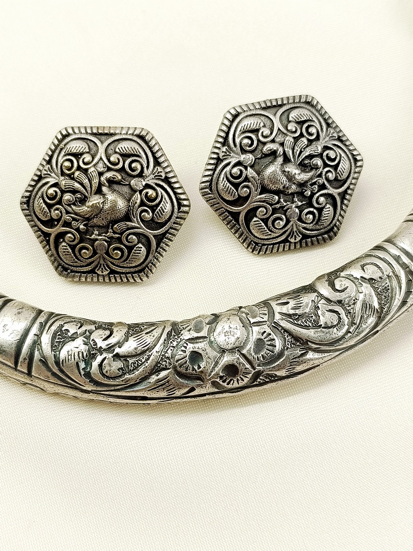 Reet Maroon Tribal Oxidized Hasli Choker Set