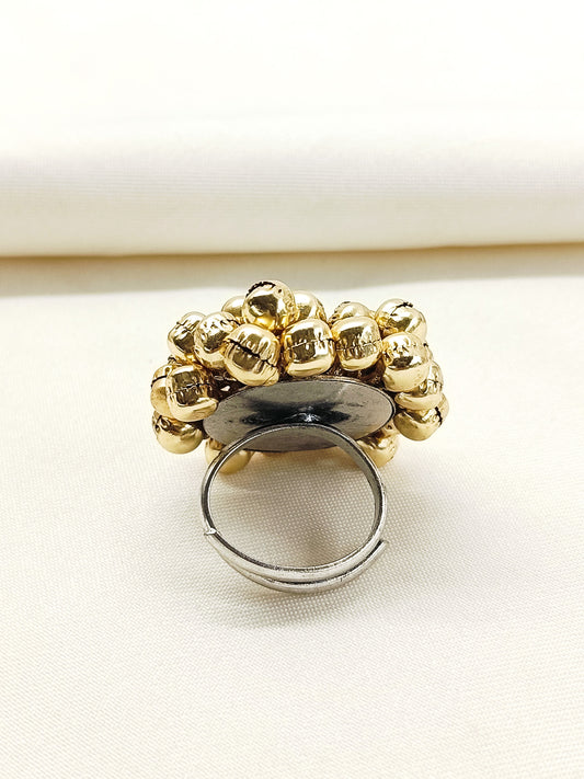 Qiyara Golden Oxidized Finger Ring