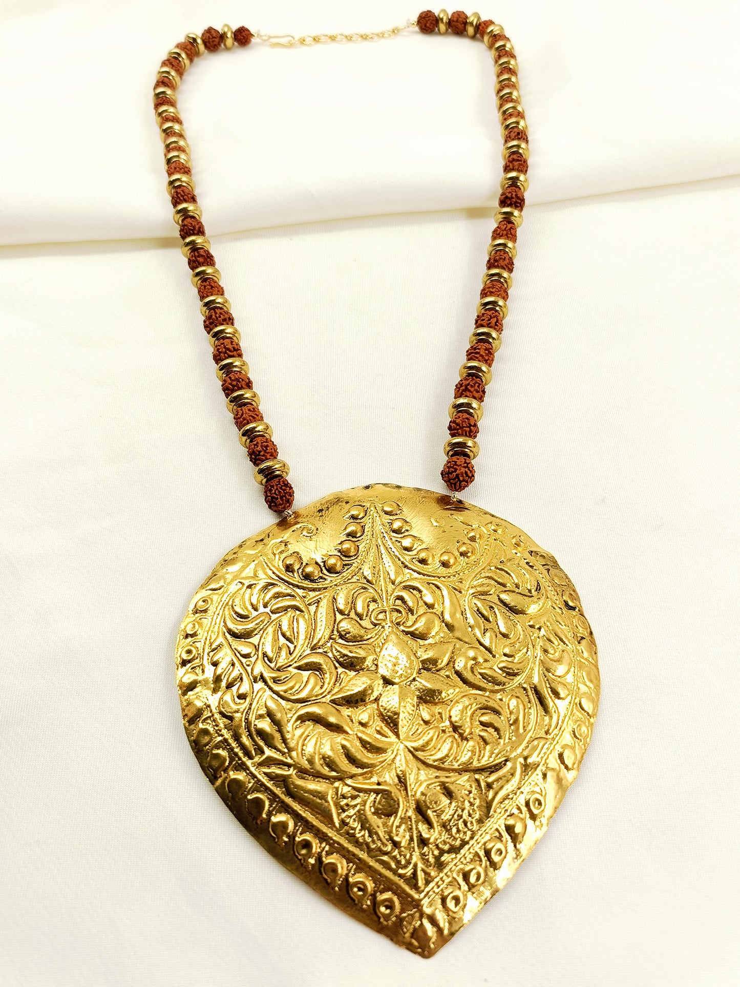 Shivraj Golden Men's Neckpiece