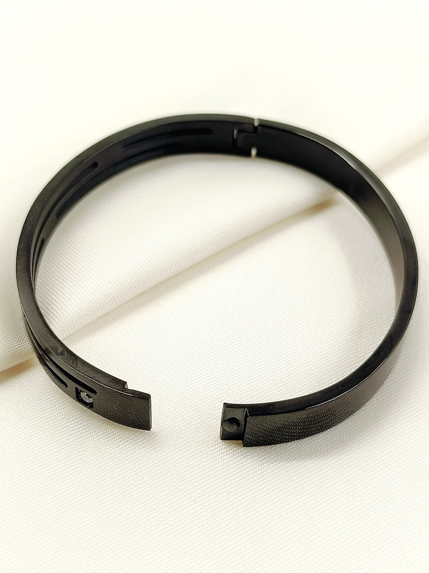 Viaan Black Men's Bracelet