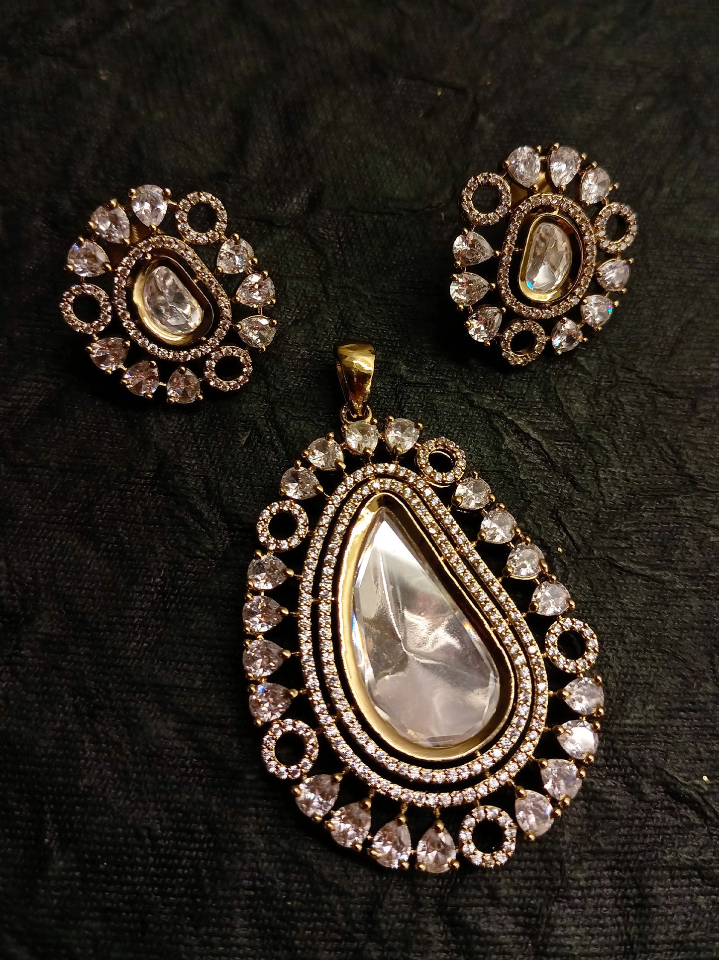 Aranyani Diamond Polki Pendant Set