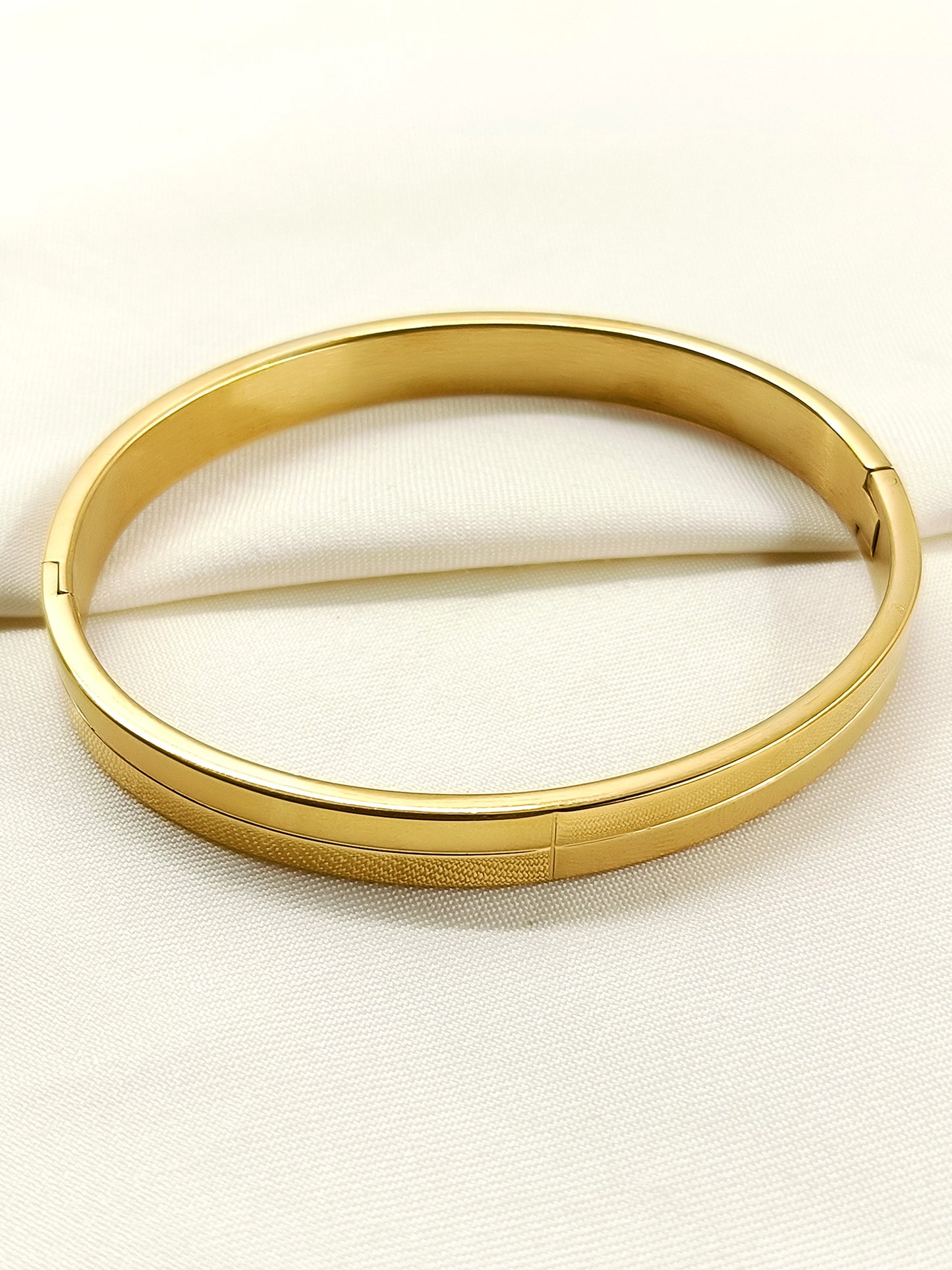 Aryen Golden Men's Bracelet