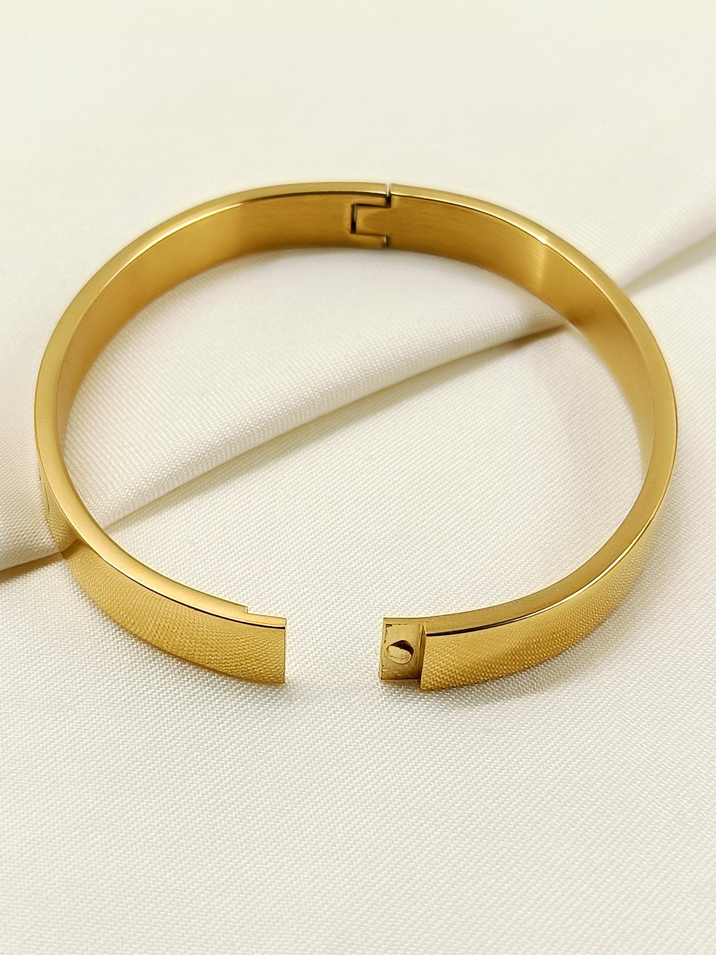 Vihanraj Golden Men's Bracelet