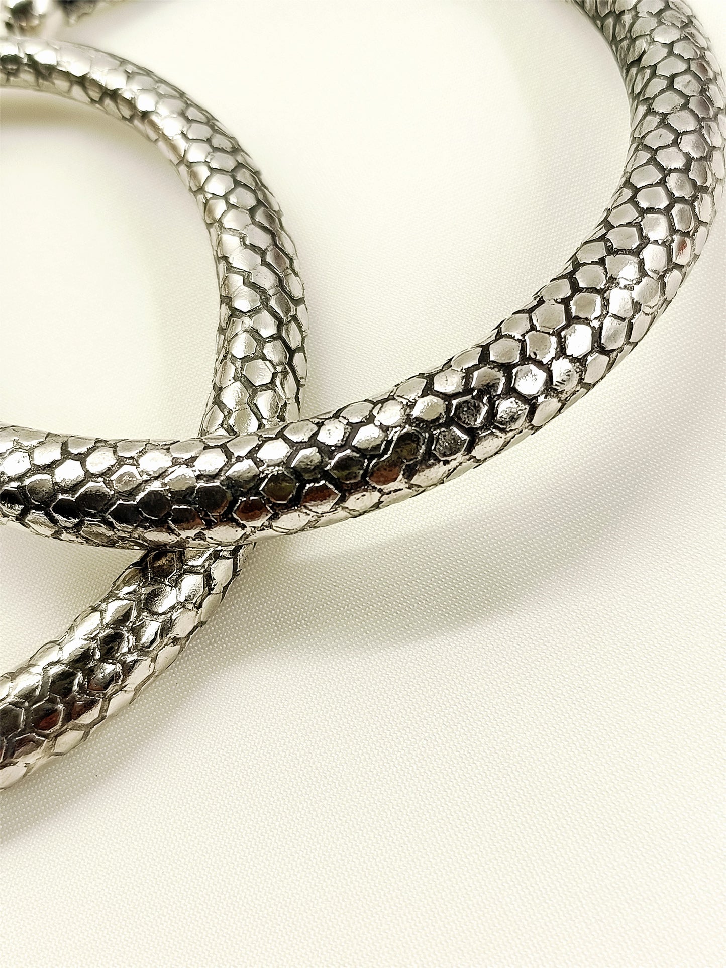 Akshita Plain Oxidized Honeycomb Anklets