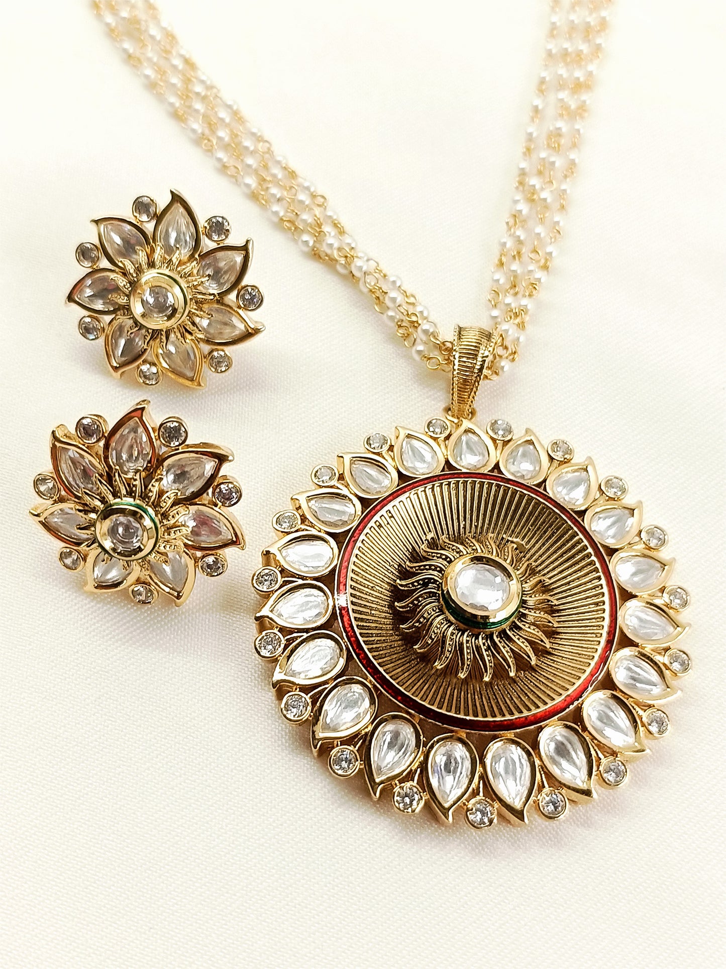 Simrat White Kundan Sunburst Pendant Set