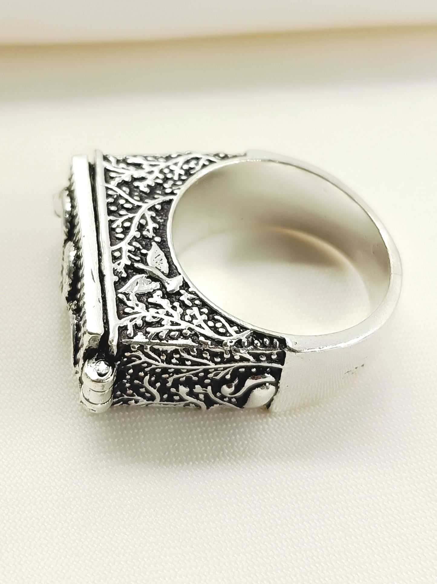 Maresh Silver Men's Finger Ring