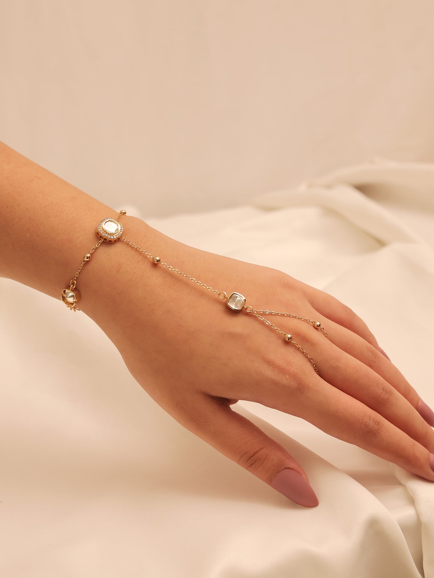 Bahrain White Kundan Hathphool [Price Is For Single Piece]
