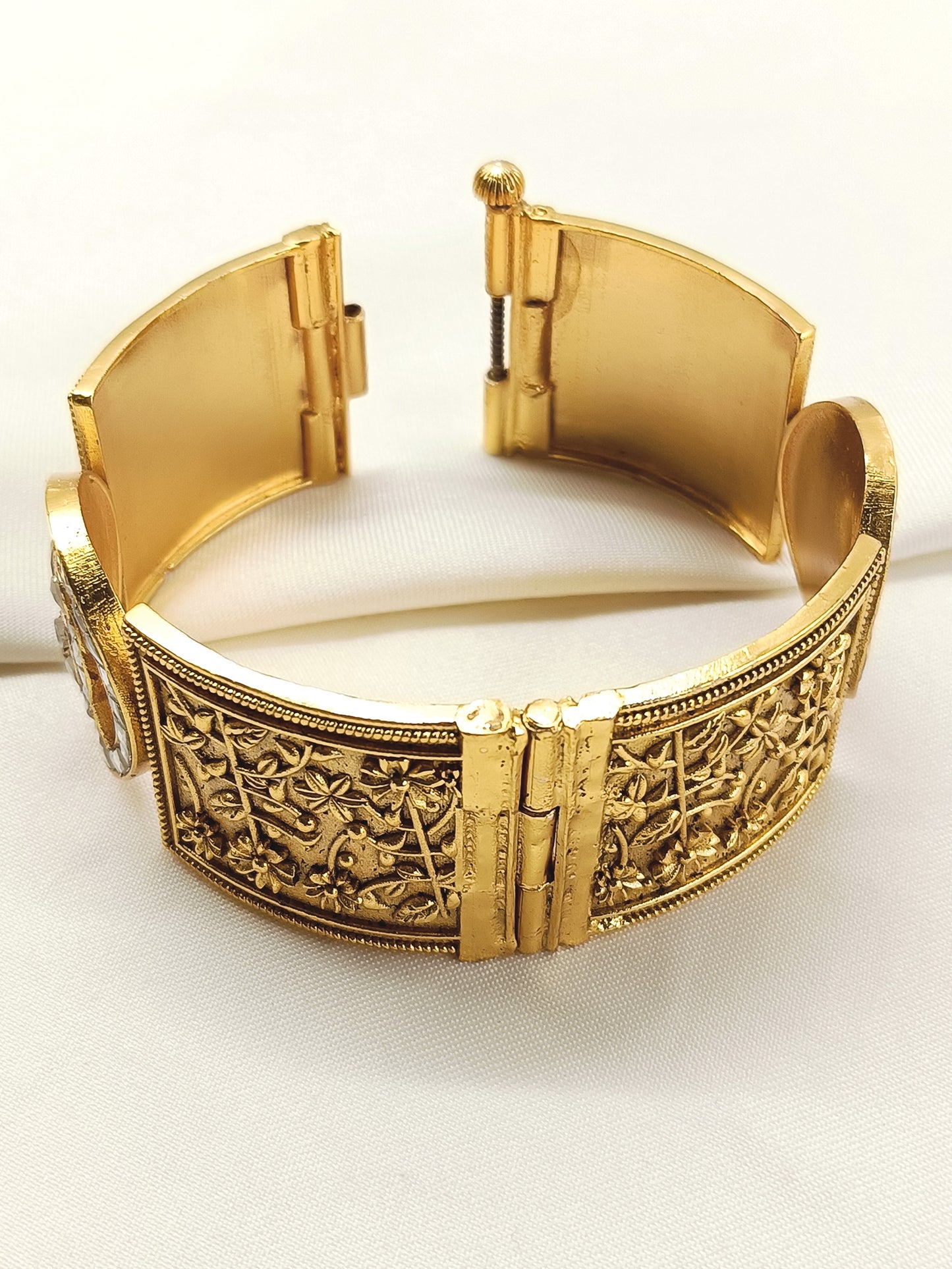 Rashi White Kundan Kada Pair