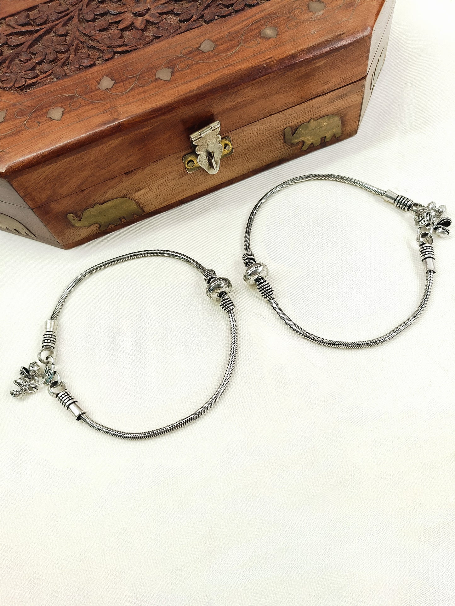 Niharika Silver Oxidized Anklet