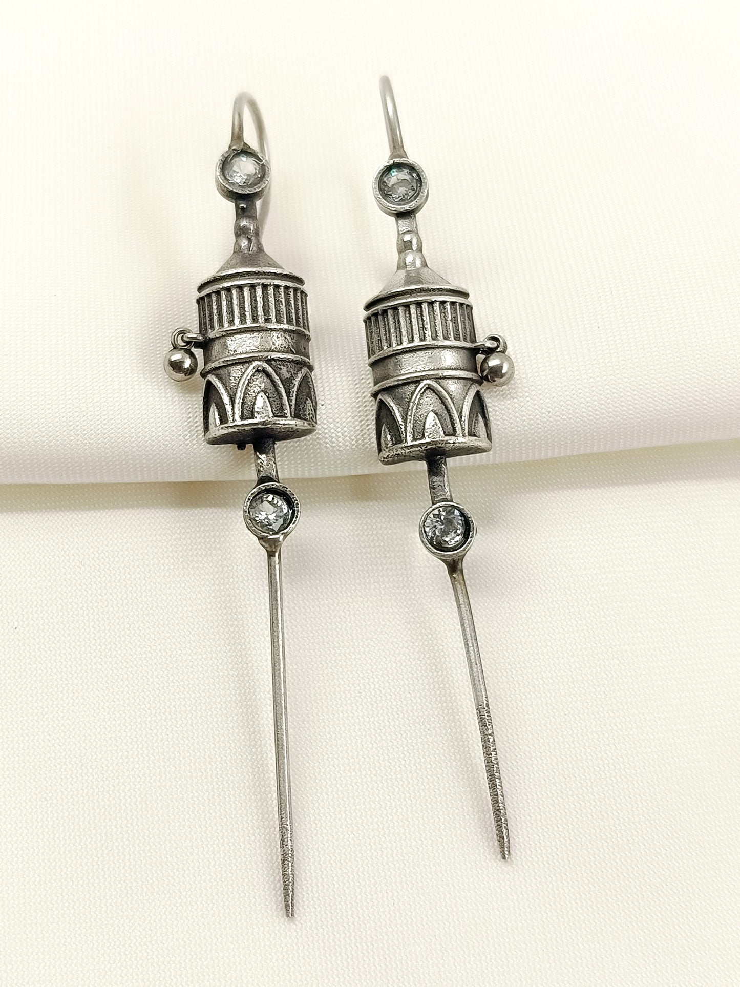 Ishaanth White Men's Earcuff