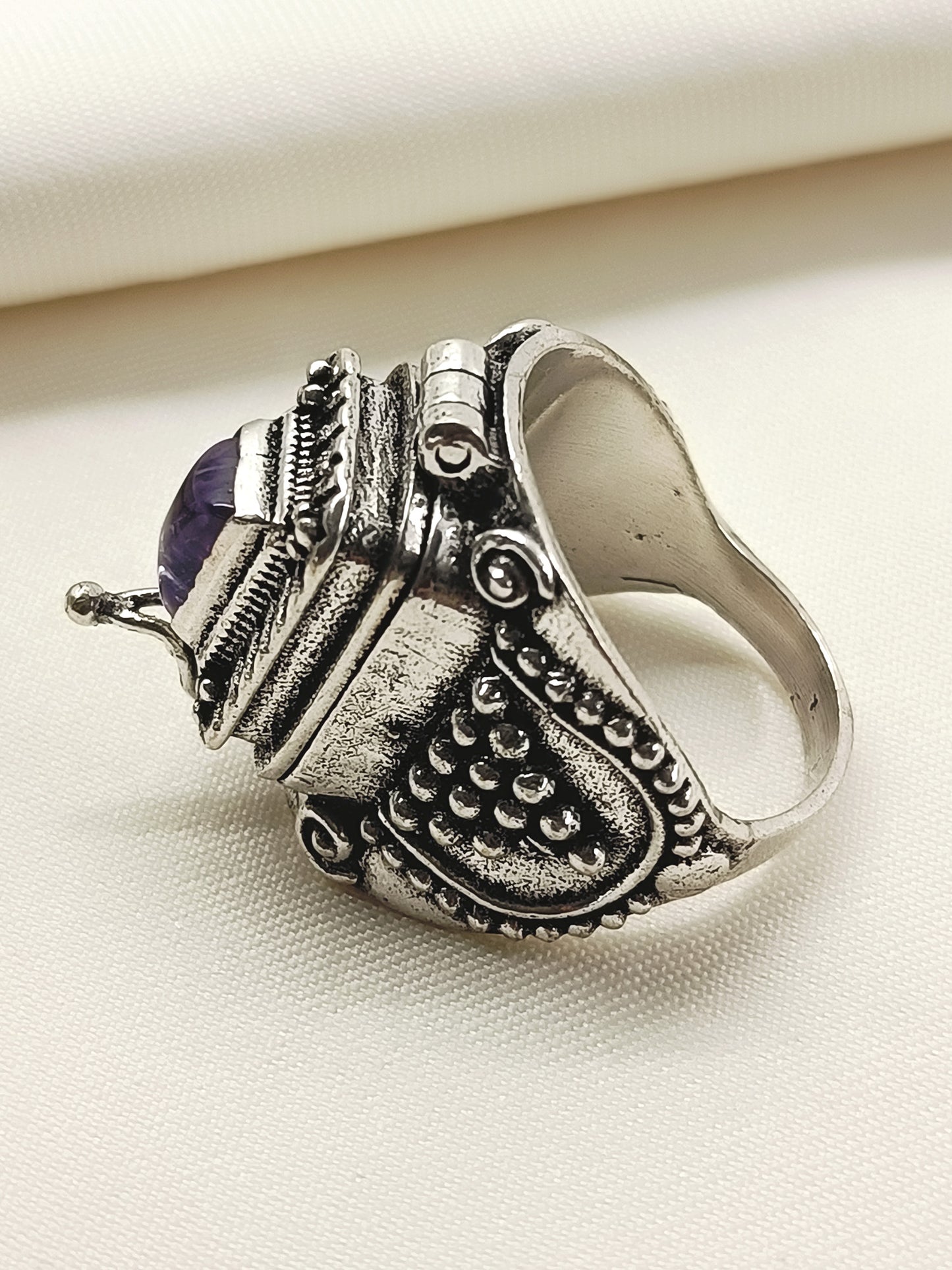 Nandi Purple Men's Finger Ring