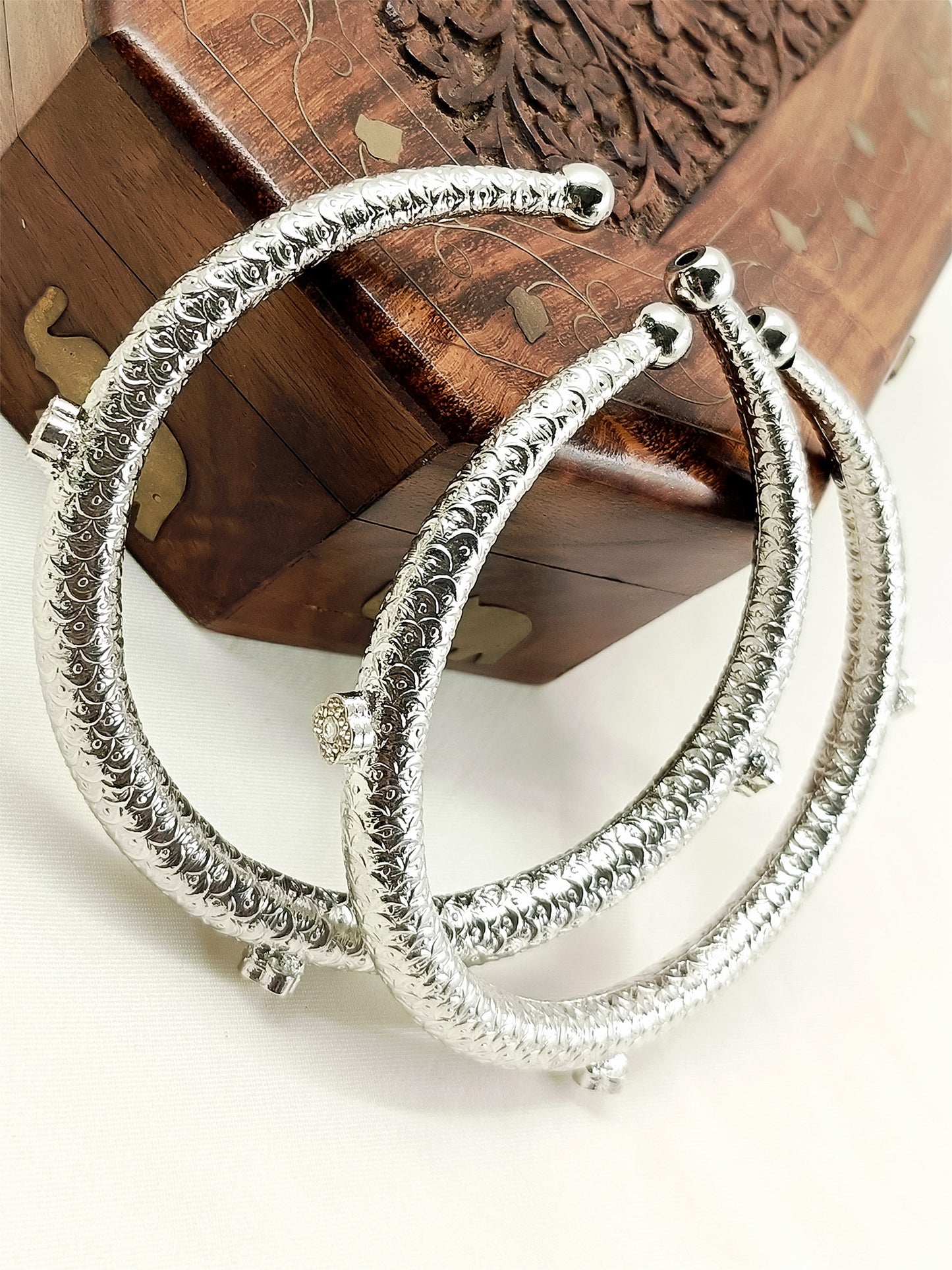 Ruhu Silver Hasli Styled Oxidized Anklet