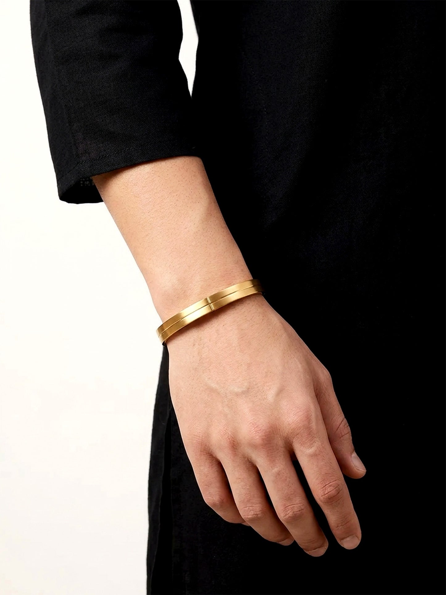 Aryen Golden Men's Bracelet