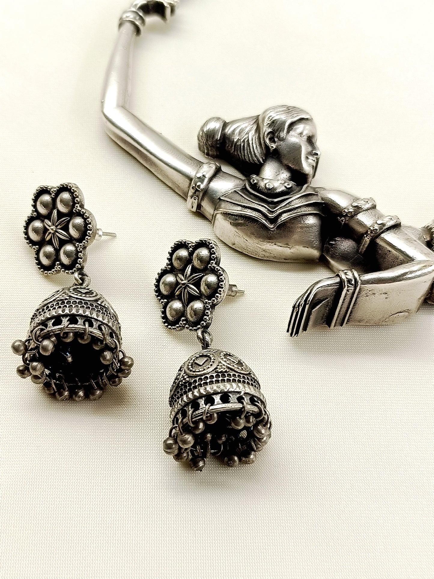 Niddhi Plain Oxidized Choker Set