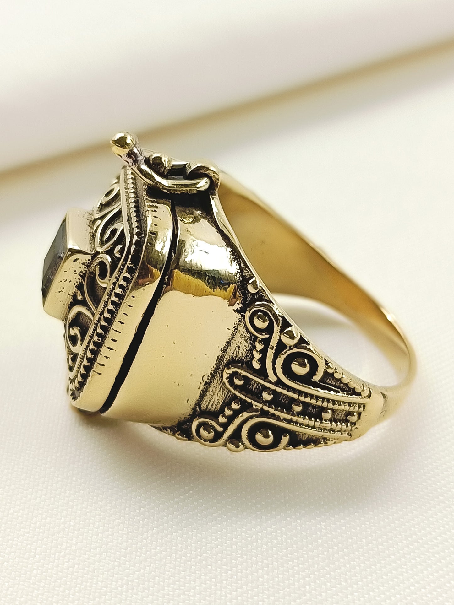 Anuruddh Mint Green Men's Finger Ring
