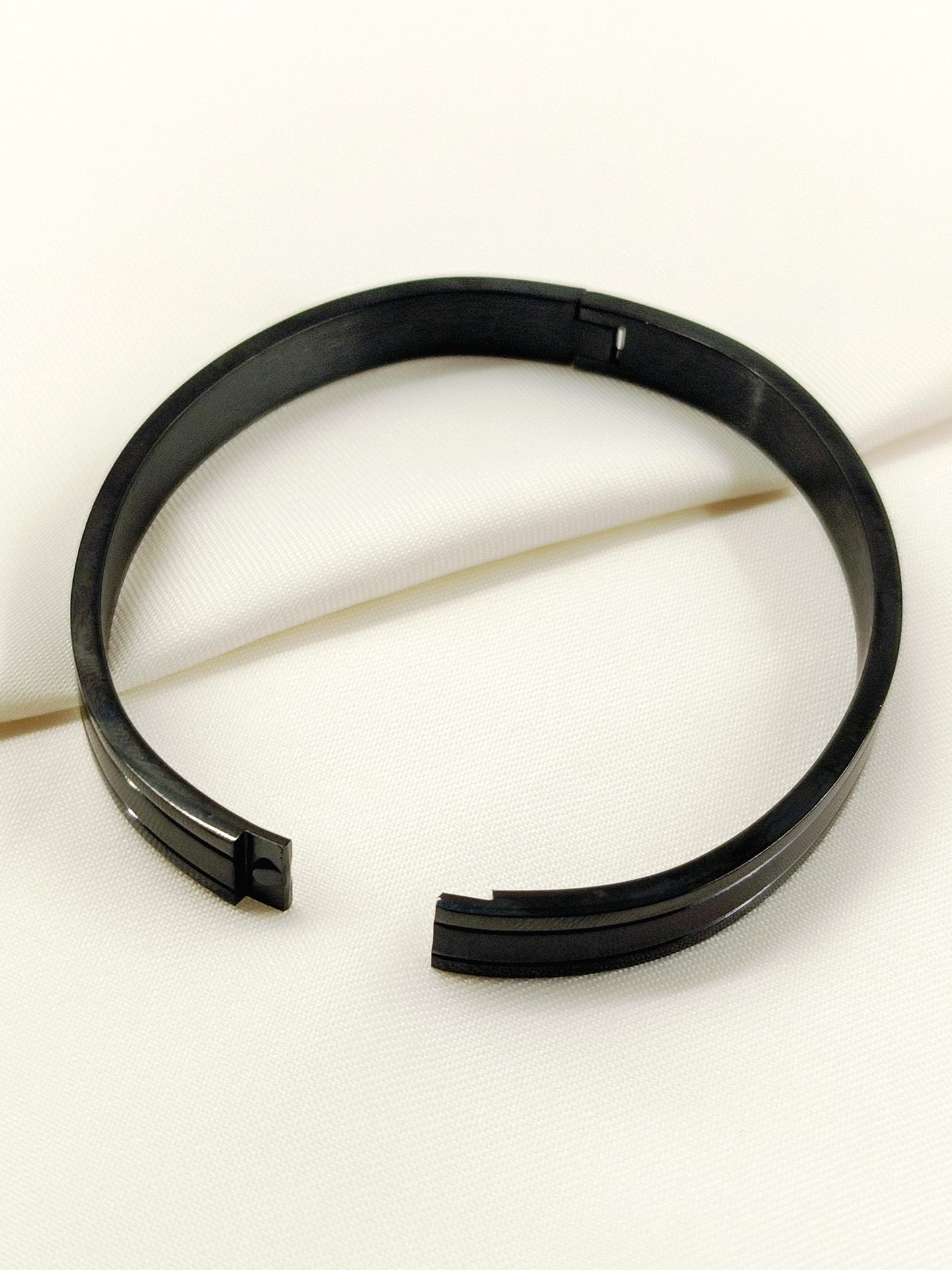 Shiven Black Men's Bracelet