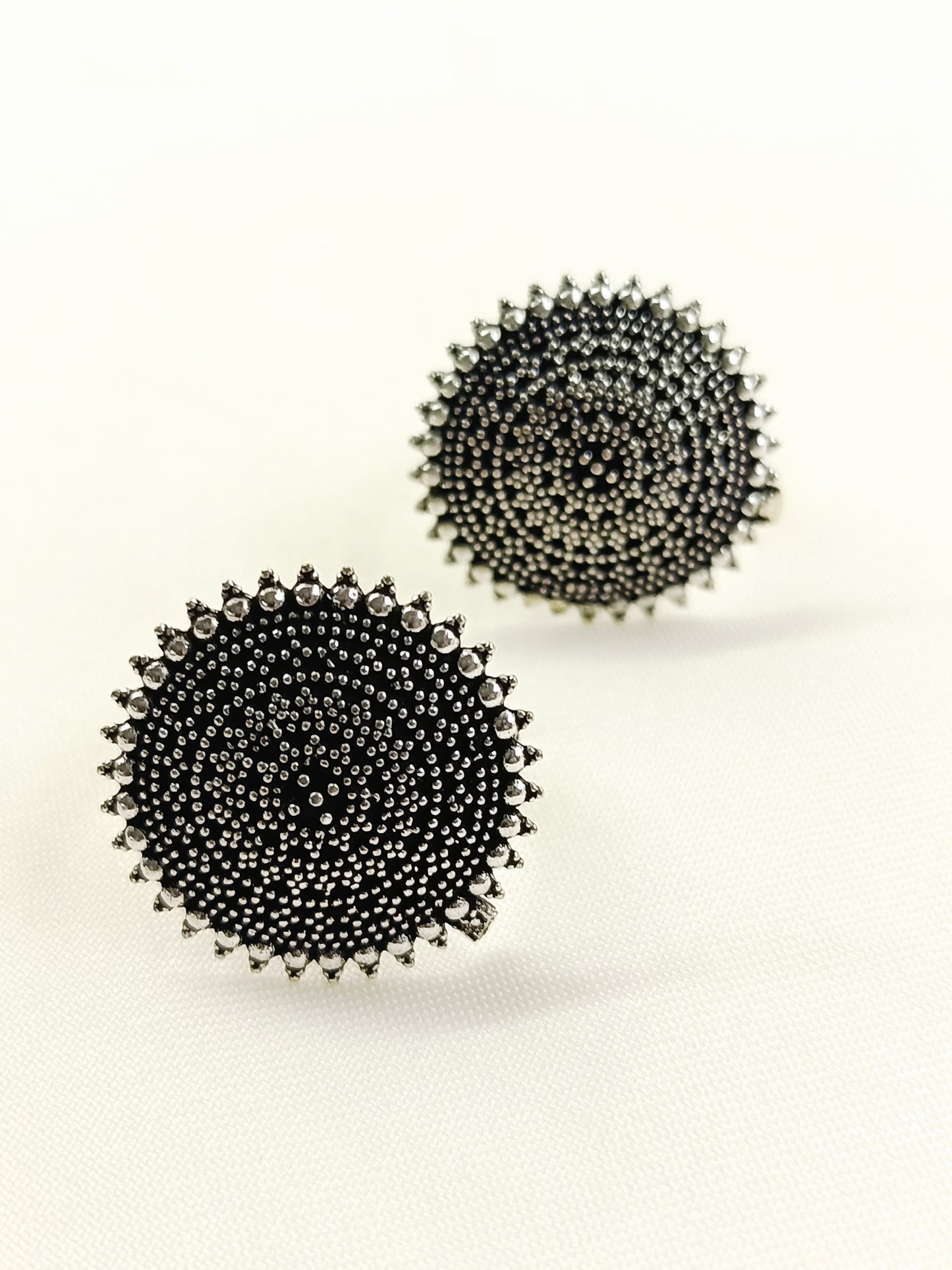 Seeta Silver Oxidized Round Toe Ring Pair