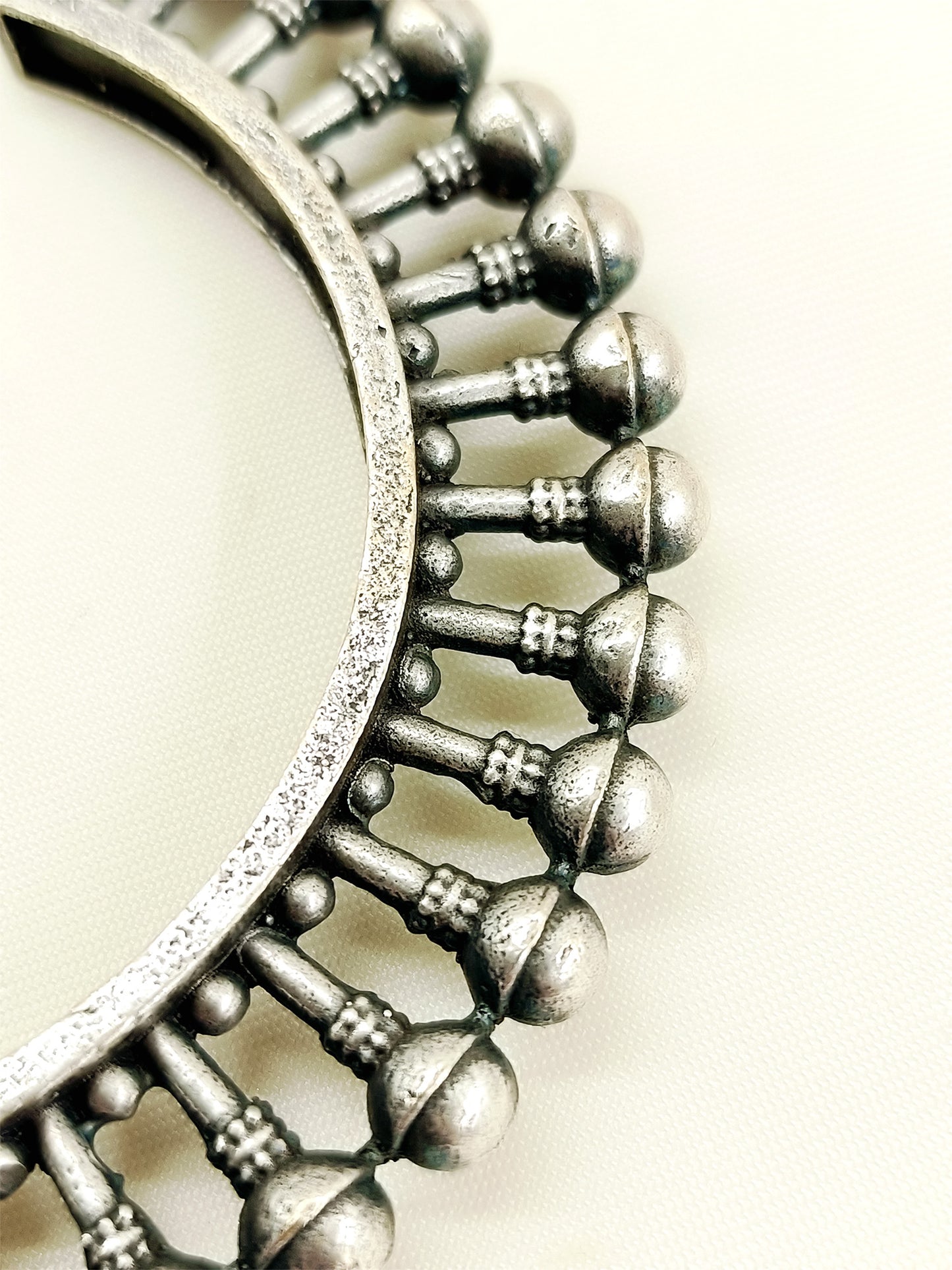 Durva Plain Oxidized Bangle