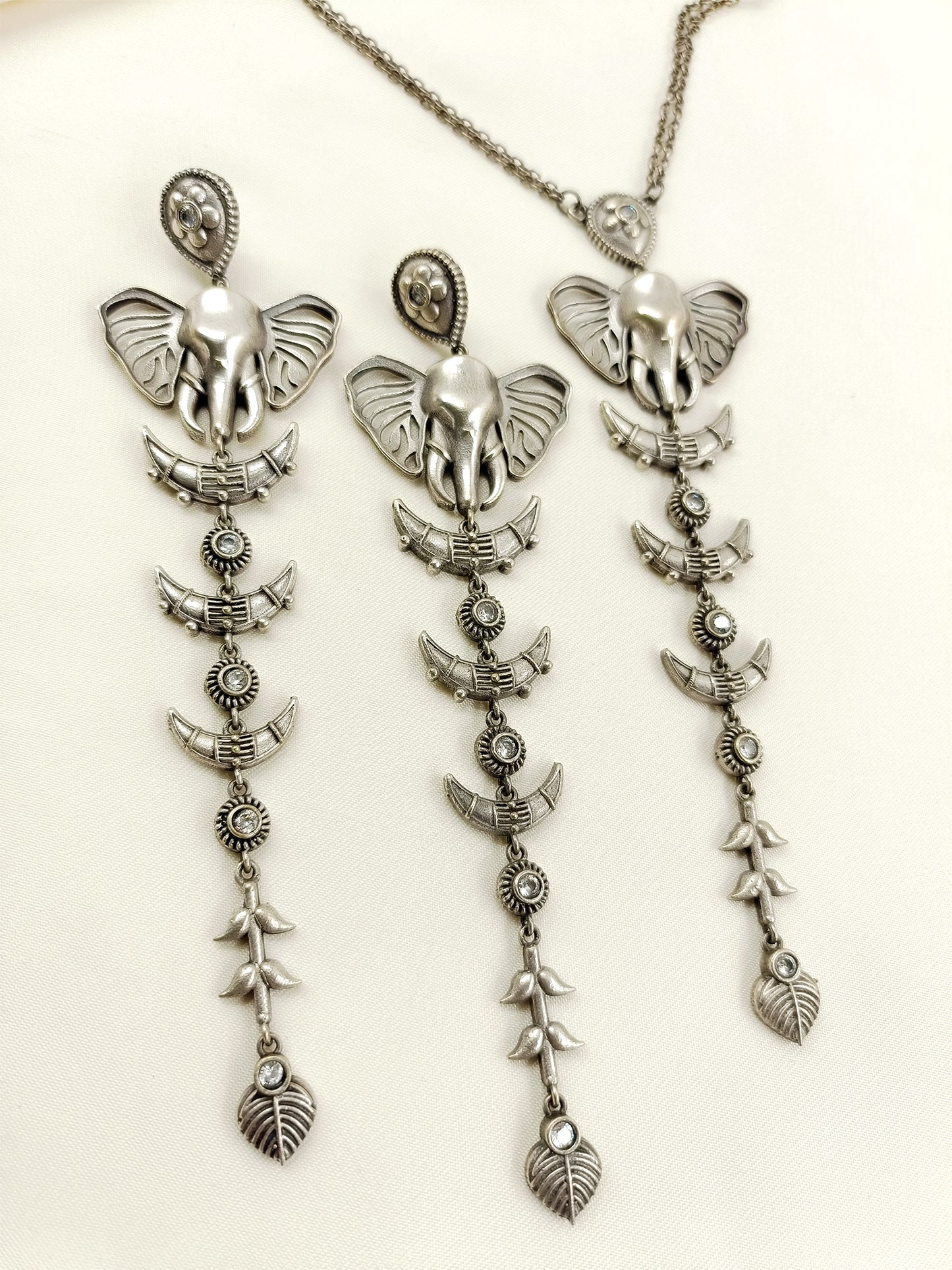 Ghazal White Oxidized Pendant Set