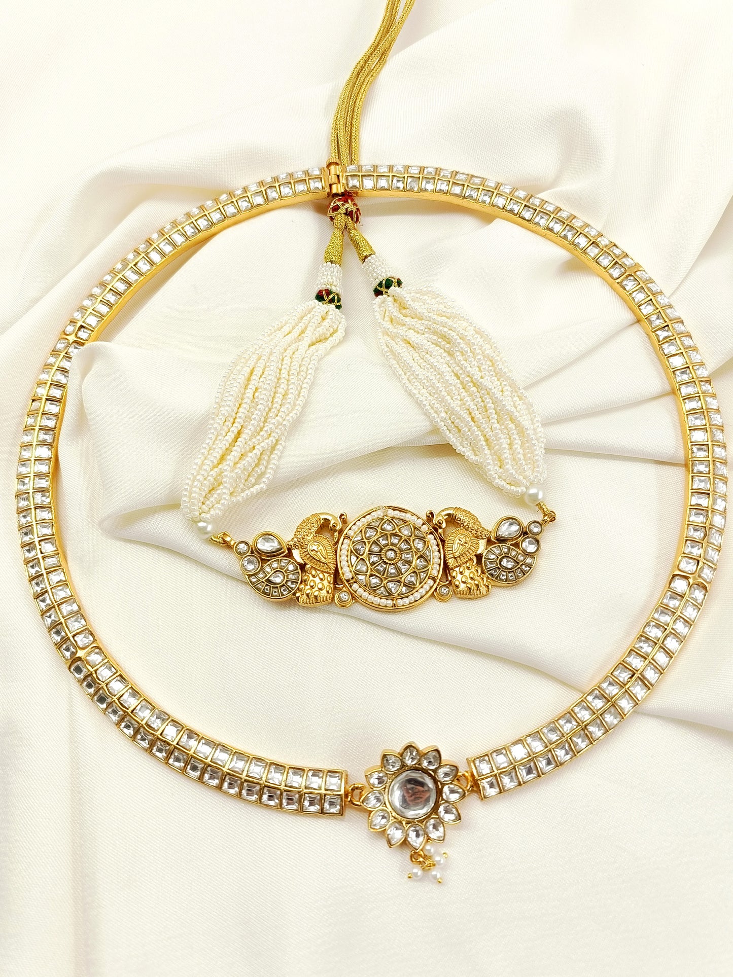 Samriddhi White Kundan Choker Set With Hasli