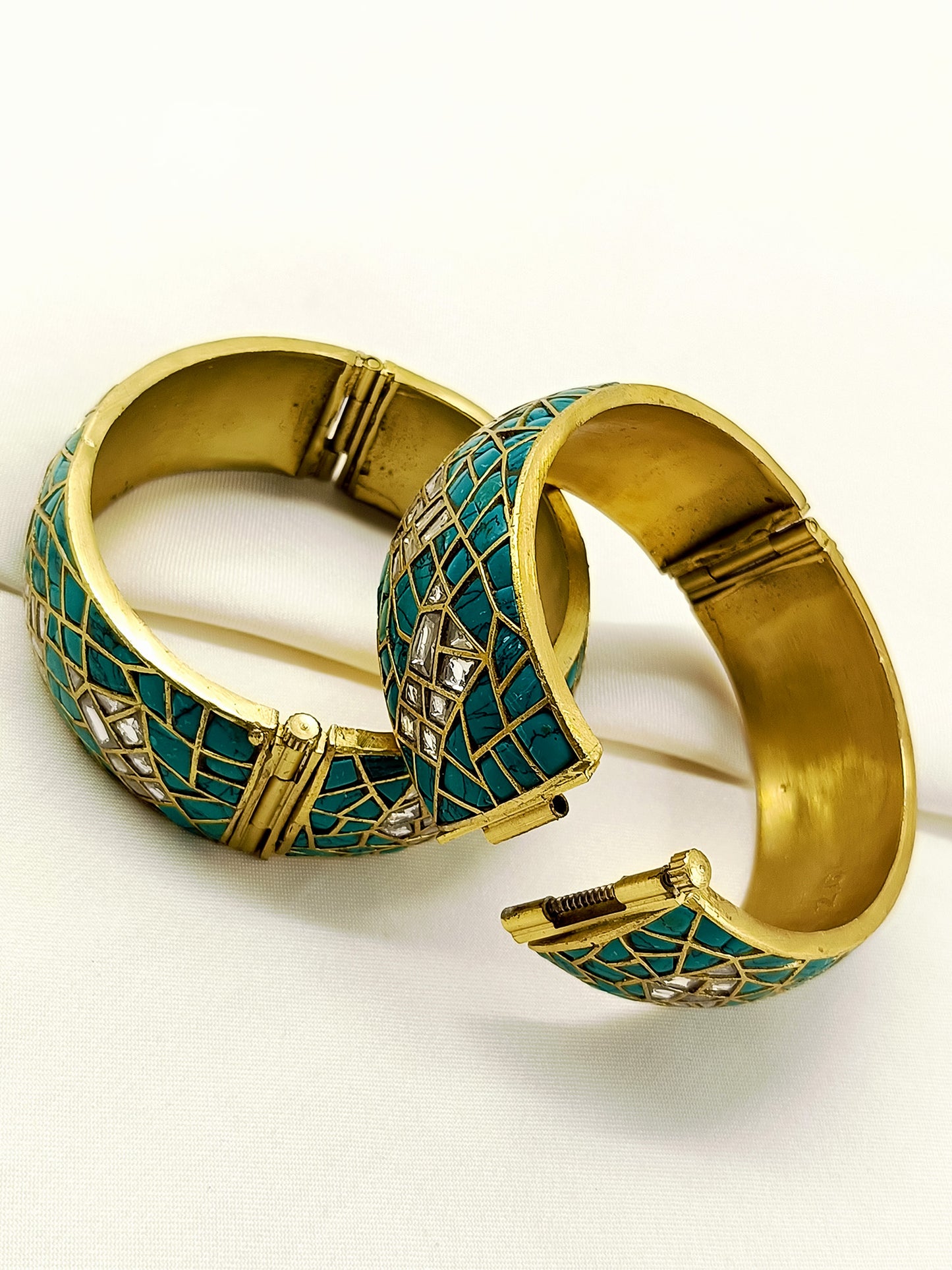 Dyuti Firozi Kundan Bangles