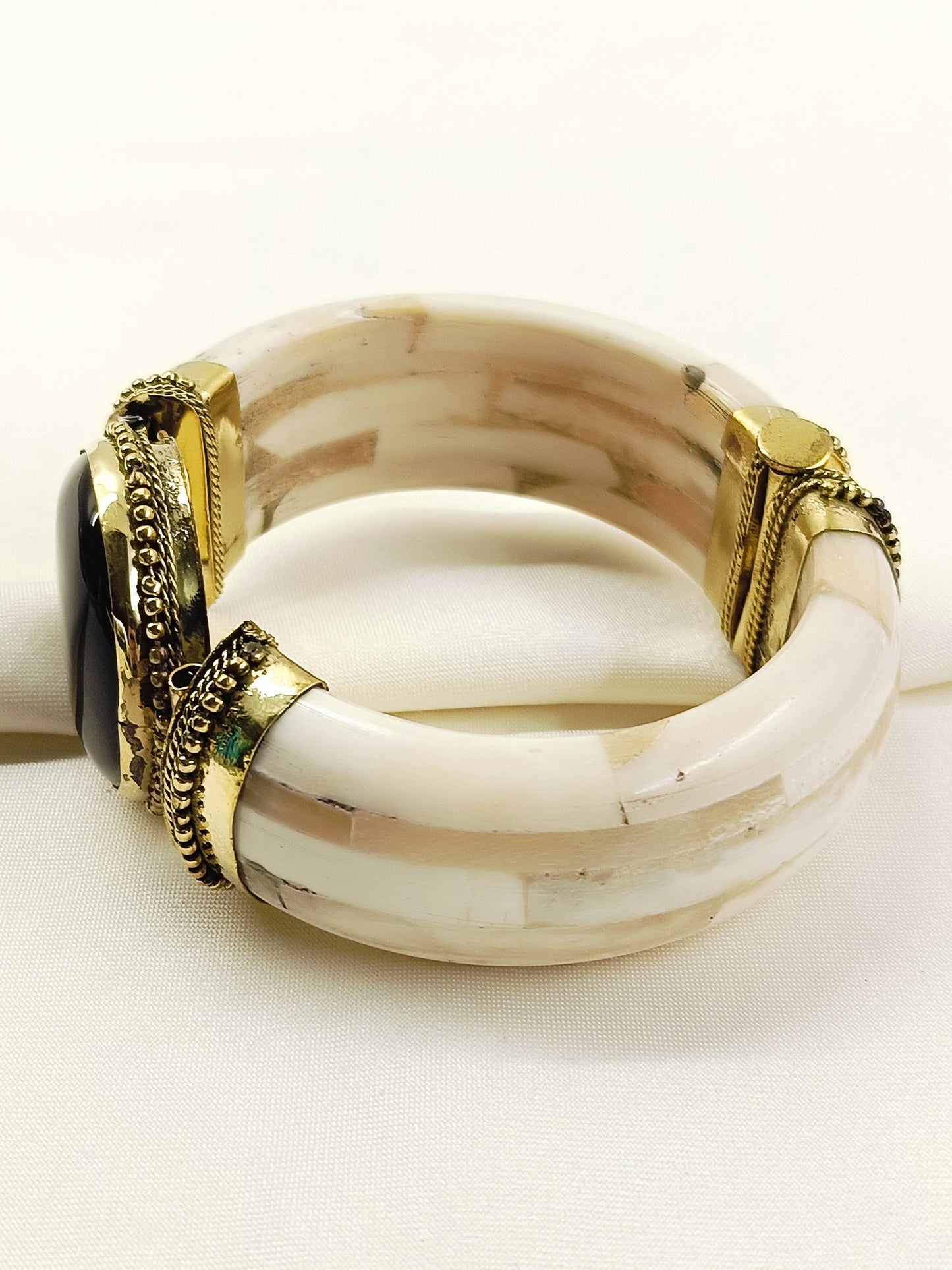 Vineent Brown Men’s Royal Agate Stone Tribal Bone Bracelet