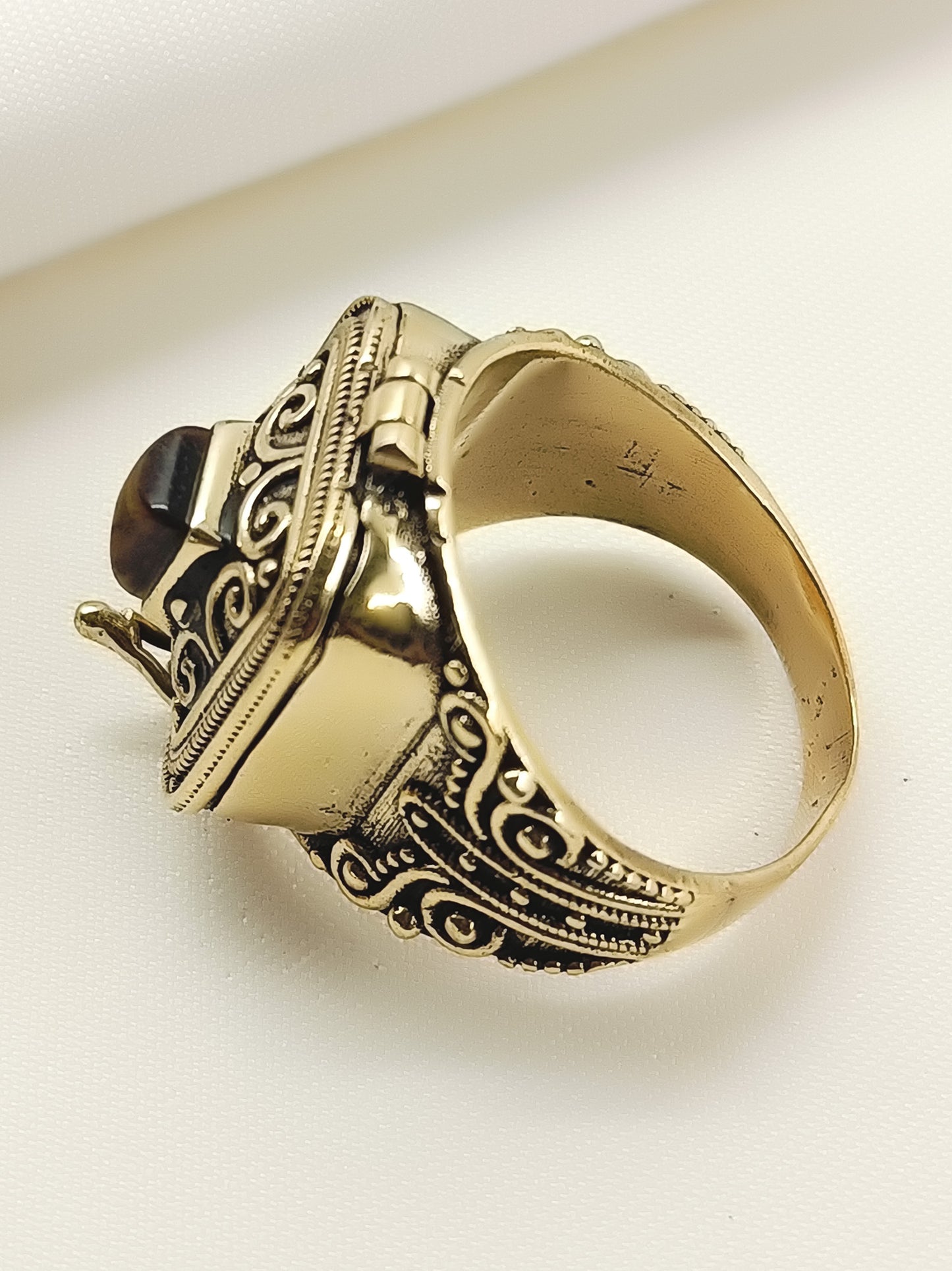 Roop Brown Men's Finger Ring