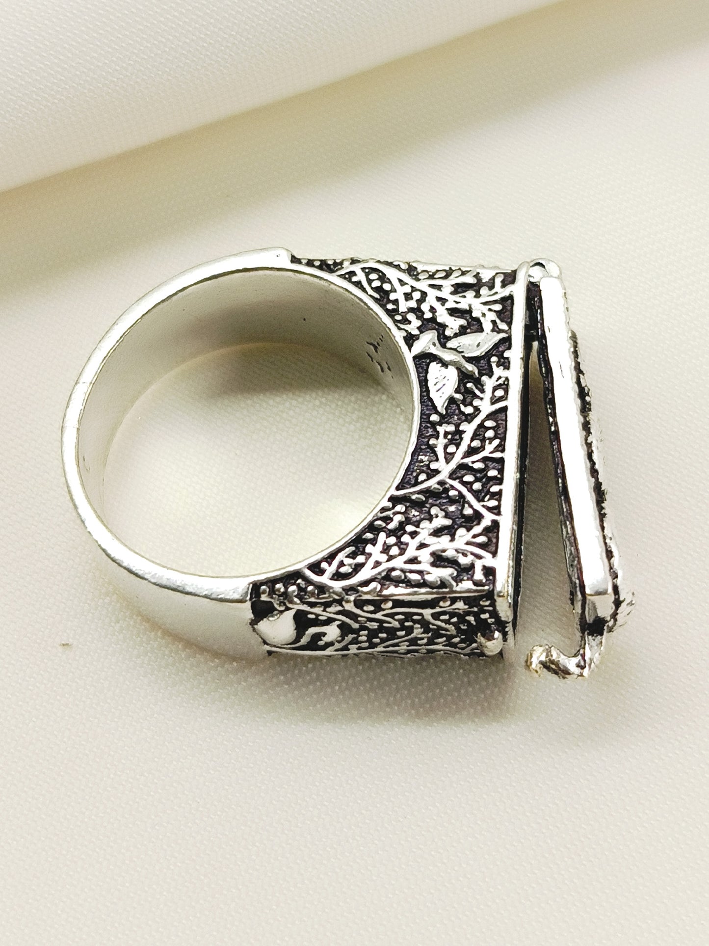 Maresh Silver Men's Finger Ring