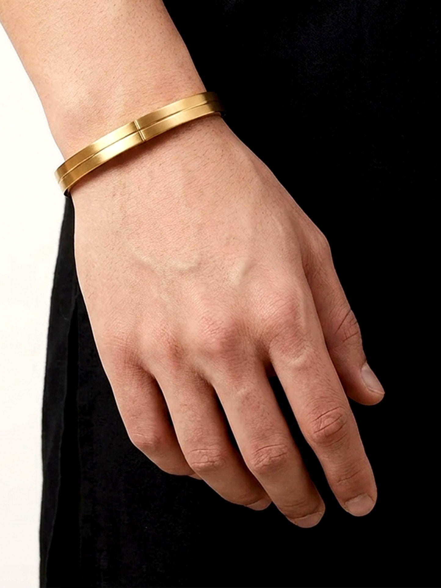 Aryen Golden Men's Bracelet