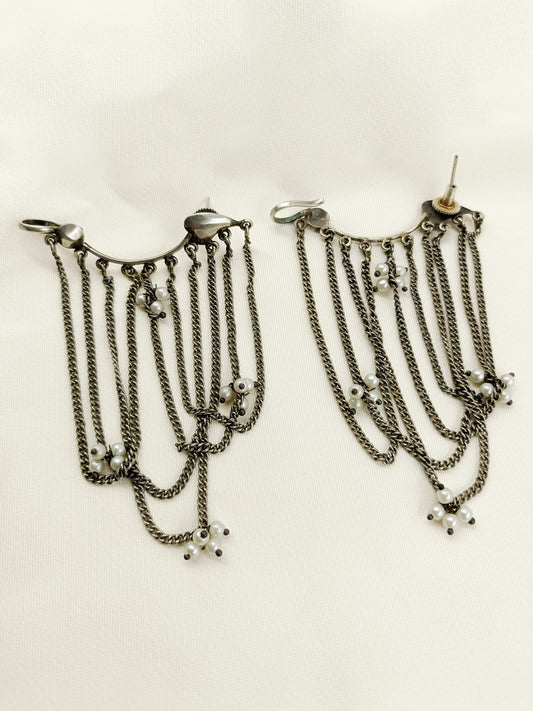 Hafiza White Pearl Oxidized Earring