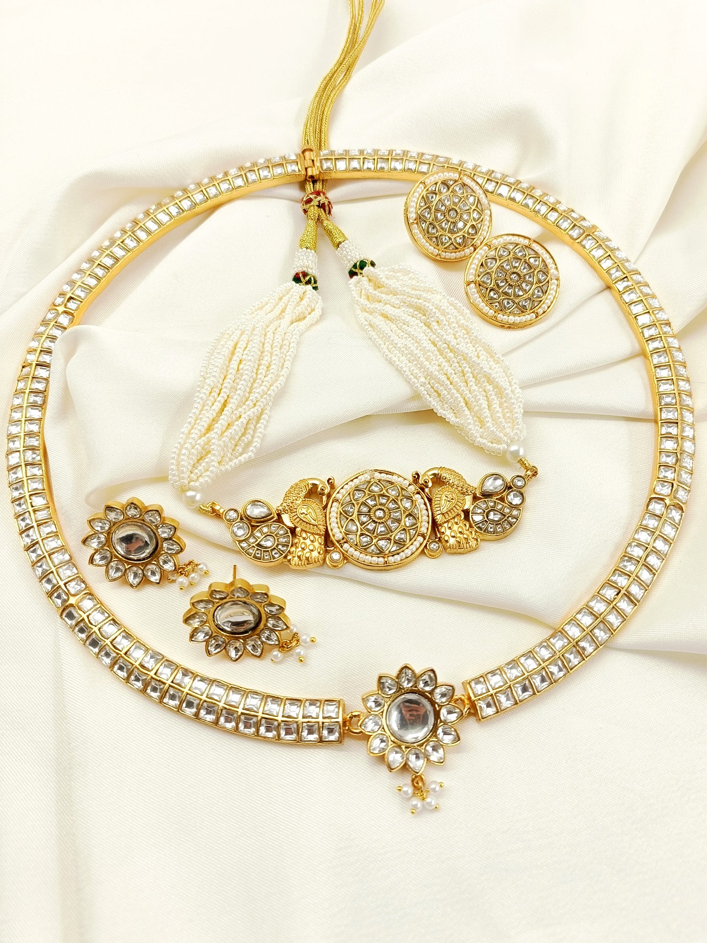 Samriddhi White Kundan Choker Set With Hasli