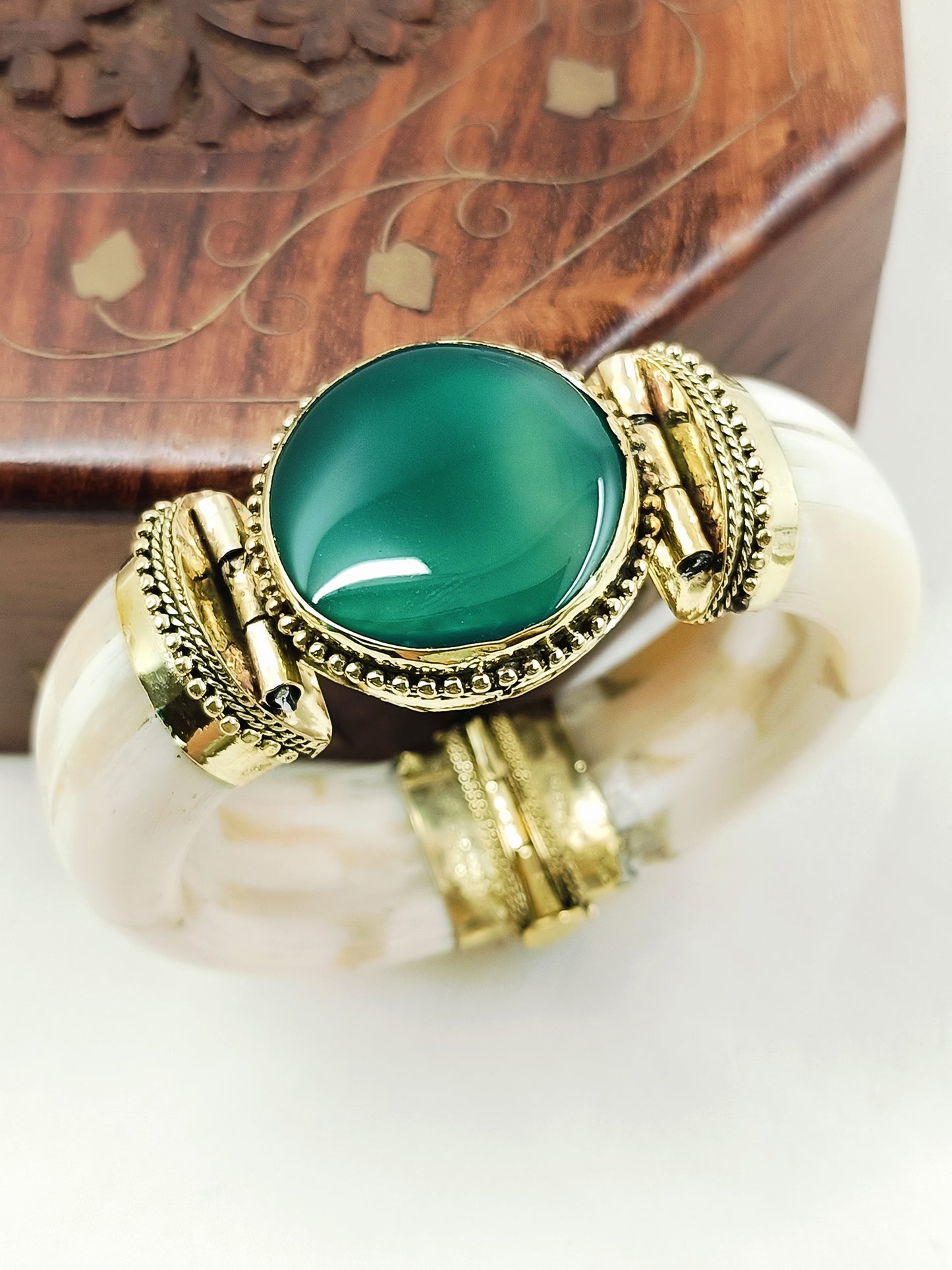 Arin Men’s Royal Green Onyx Stone Tribal Bone Bracelet